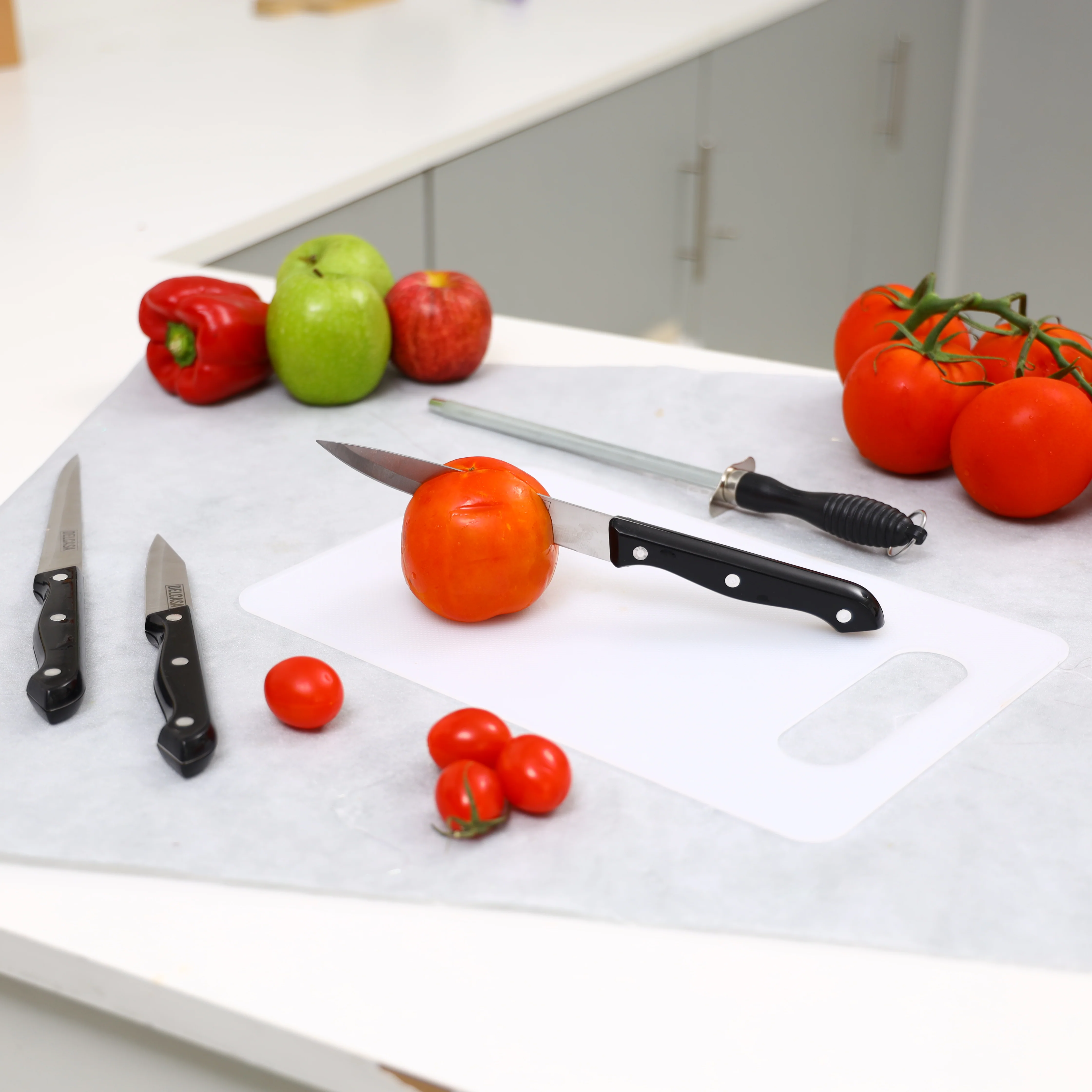 Delcasa DC1052 7PCS Basic Kitchen Tool Set| includes stainless steel knives, chopping board & sharpener rod| plastic handles, ergonomic design & dishwasher-safe| - Image 3