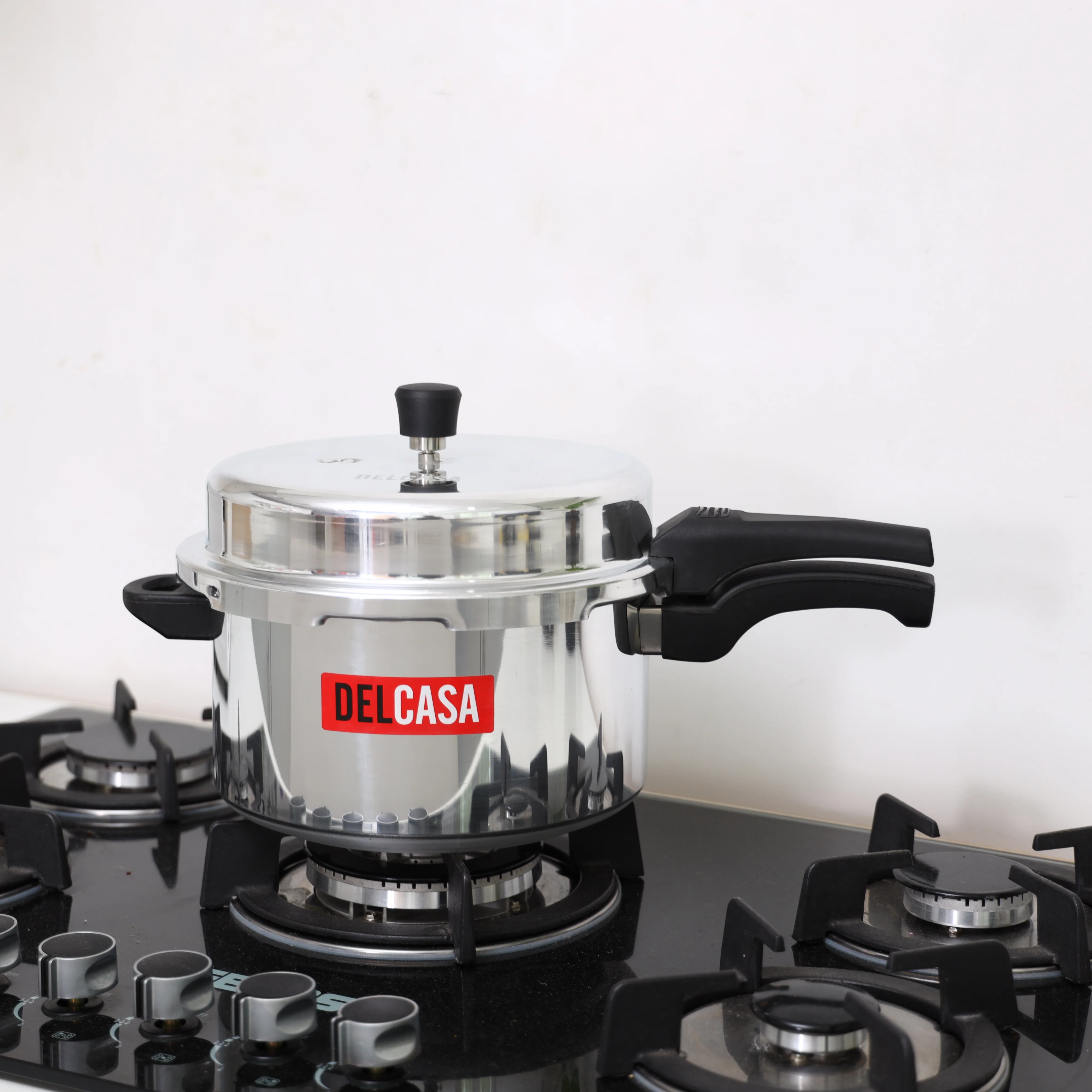 Delcasa DC1125 7.5L Aluminium Pressure Cooker| featuring durable body, anti-implosion lid| improved pressure regulator, encapsulated bottom & extra safety valve| - Image 4