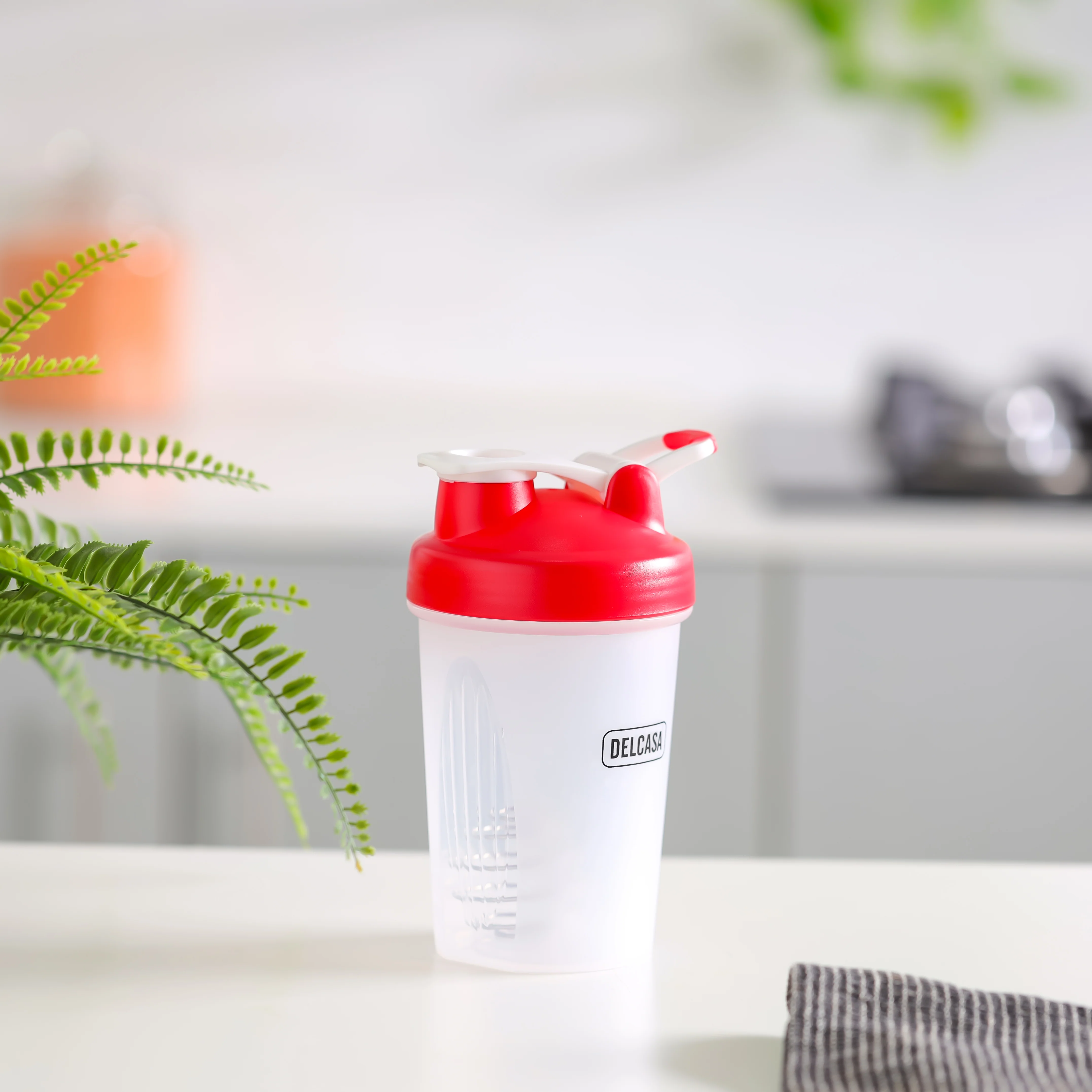 Delcasa DC1623 Shaker Bottle| perfect for mixing protein shakes & drinks| Lightweight, durable and portable design with secure flip lid for leak-free use at gym| - Image 2