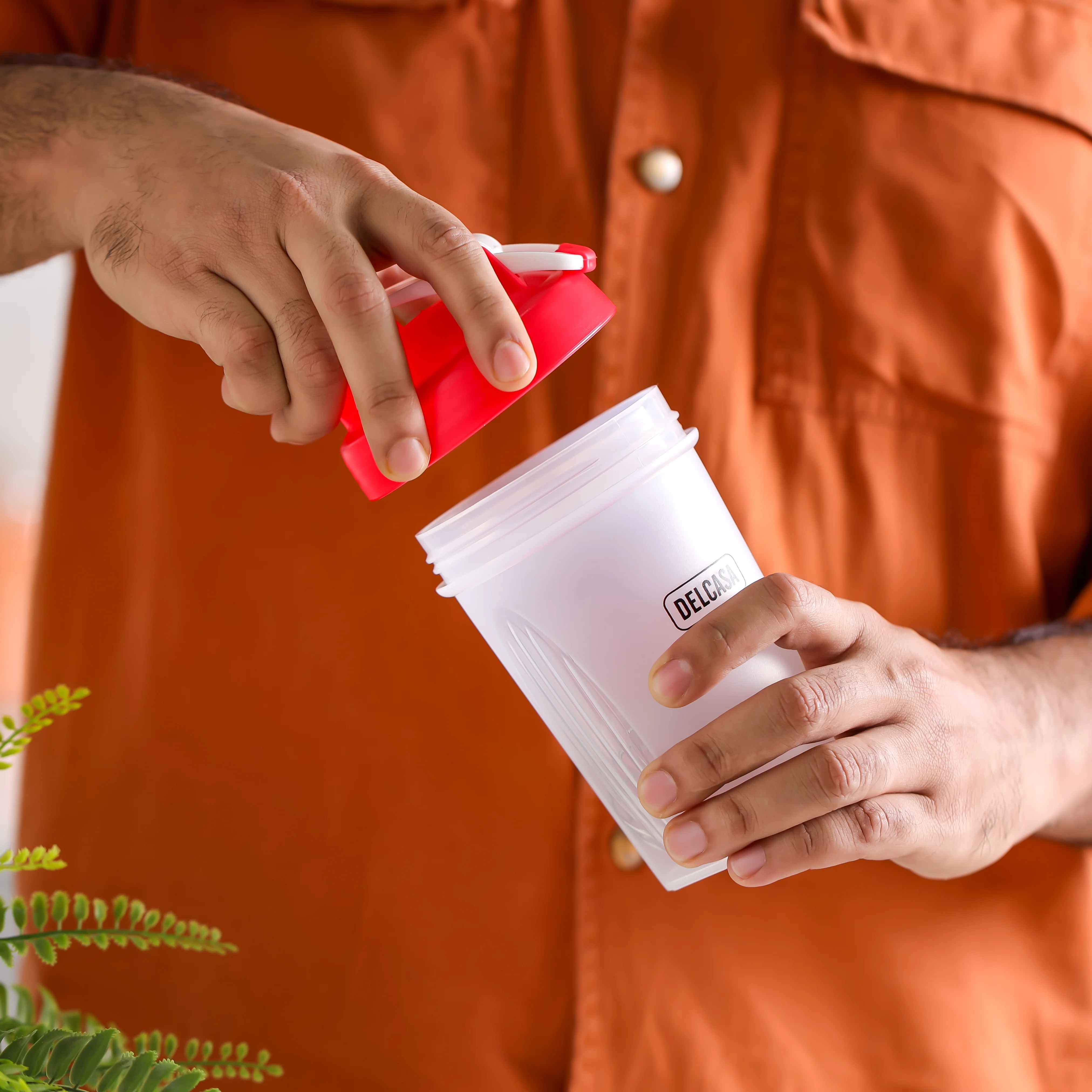 Delcasa DC1623 Shaker Bottle| perfect for mixing protein shakes & drinks| Lightweight, durable and portable design with secure flip lid for leak-free use at gym| - Image 3