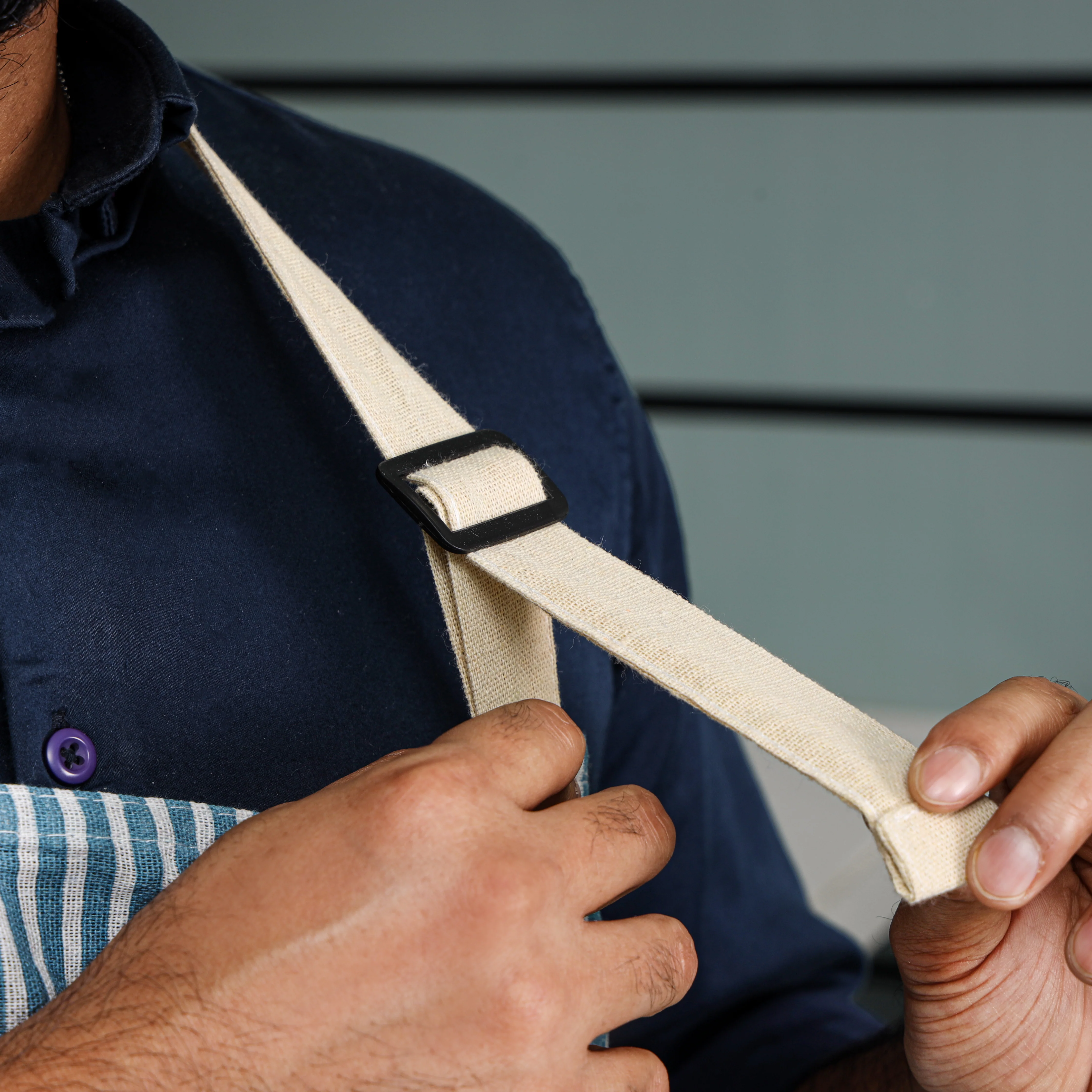 Delcasa DC3011 Cotton Apron| lightweight washable kitchen apron with breathable cotton fabric| adjustable ties, pocket design & stain protection for cooking use| - Image 4