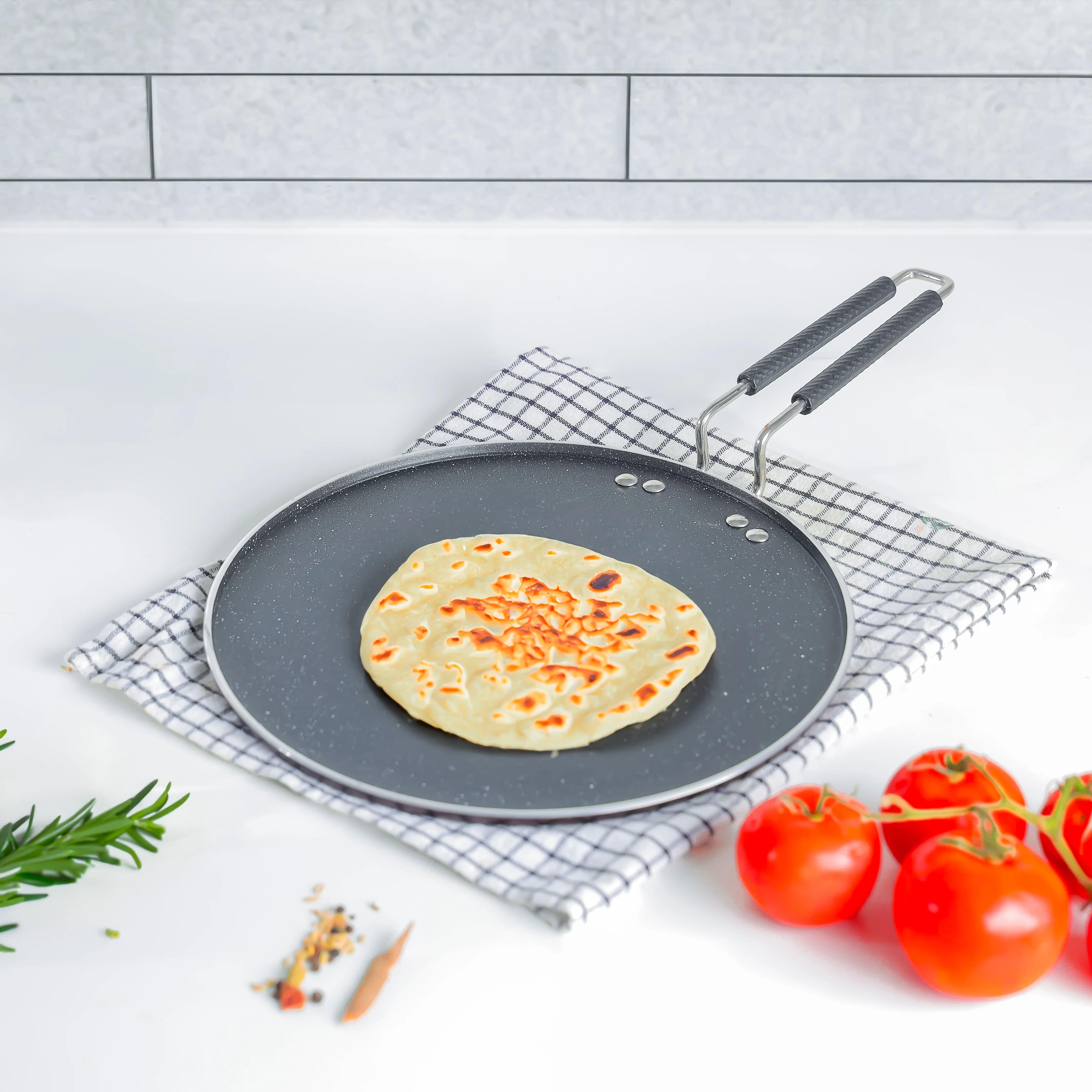 Delcasa DC3191 Smart Tawa 28.5CM| granite non-stick coating & 3.5mm thick aluminium body| induction compatible base and sturdy handle for safe & easy daily use| - Image 2