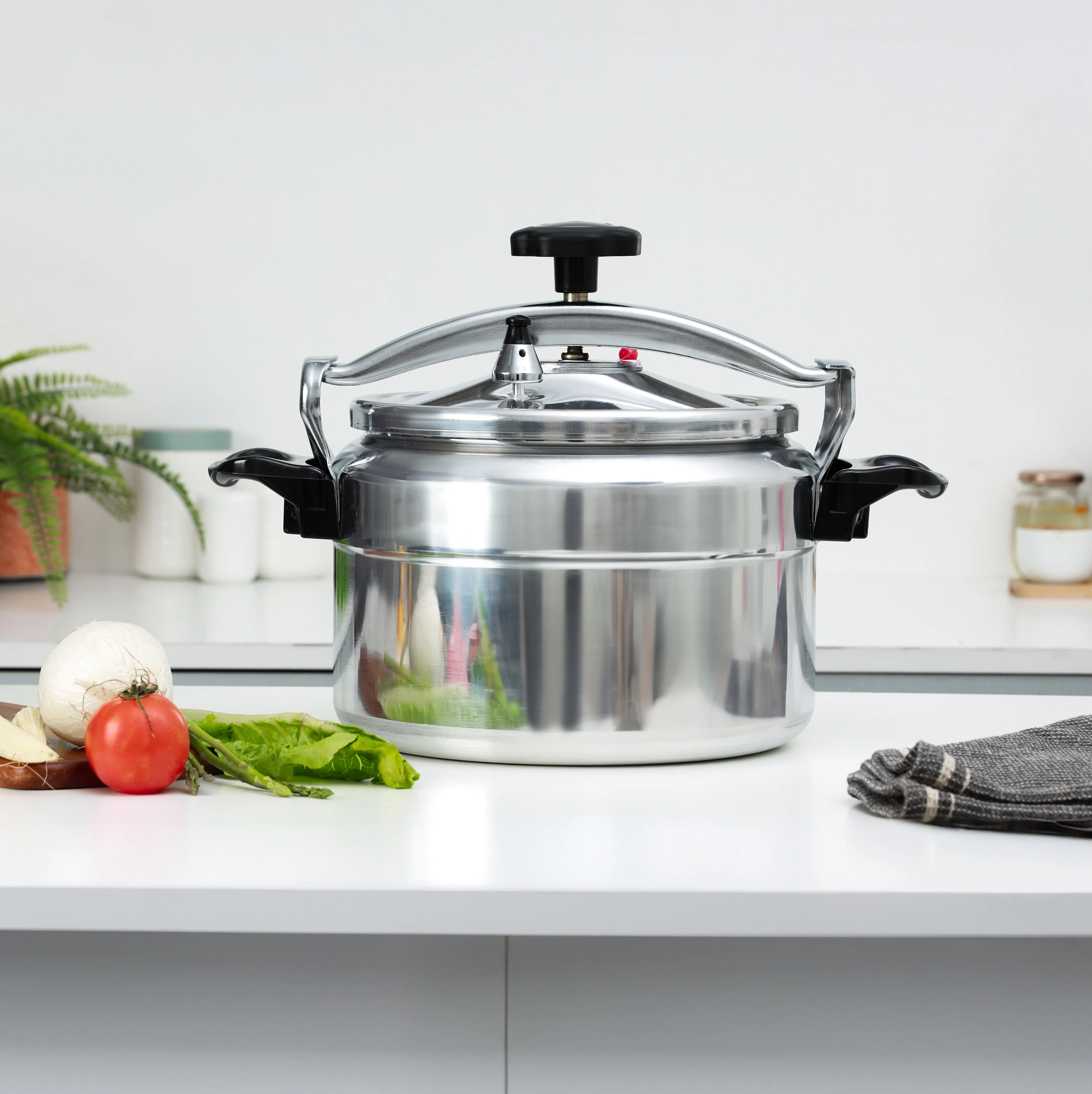 Delcasa DC3202 Pressure Cooker| heavy duty strong aluminium body with elegant design| silicone sealing ring, pressure indicator and valve for safe fast cooking| - Image 2