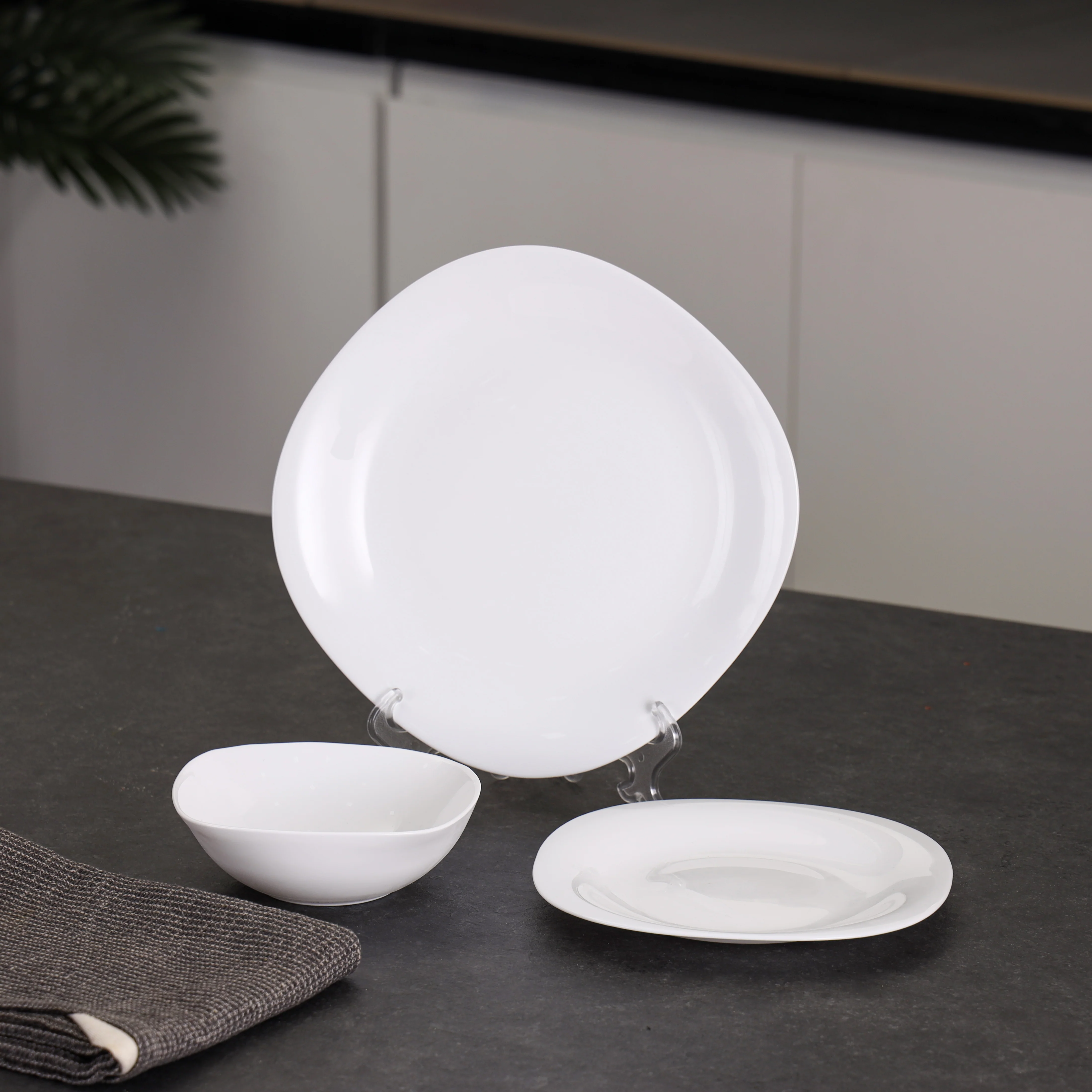 Delcasa DC3463 opalware dinner set| includes 12pcs with 11” square plates, 8.5” flat plates and 6.5” bowls| Lightweight, microwave, dishwasher, and freezer safe| - Image 2