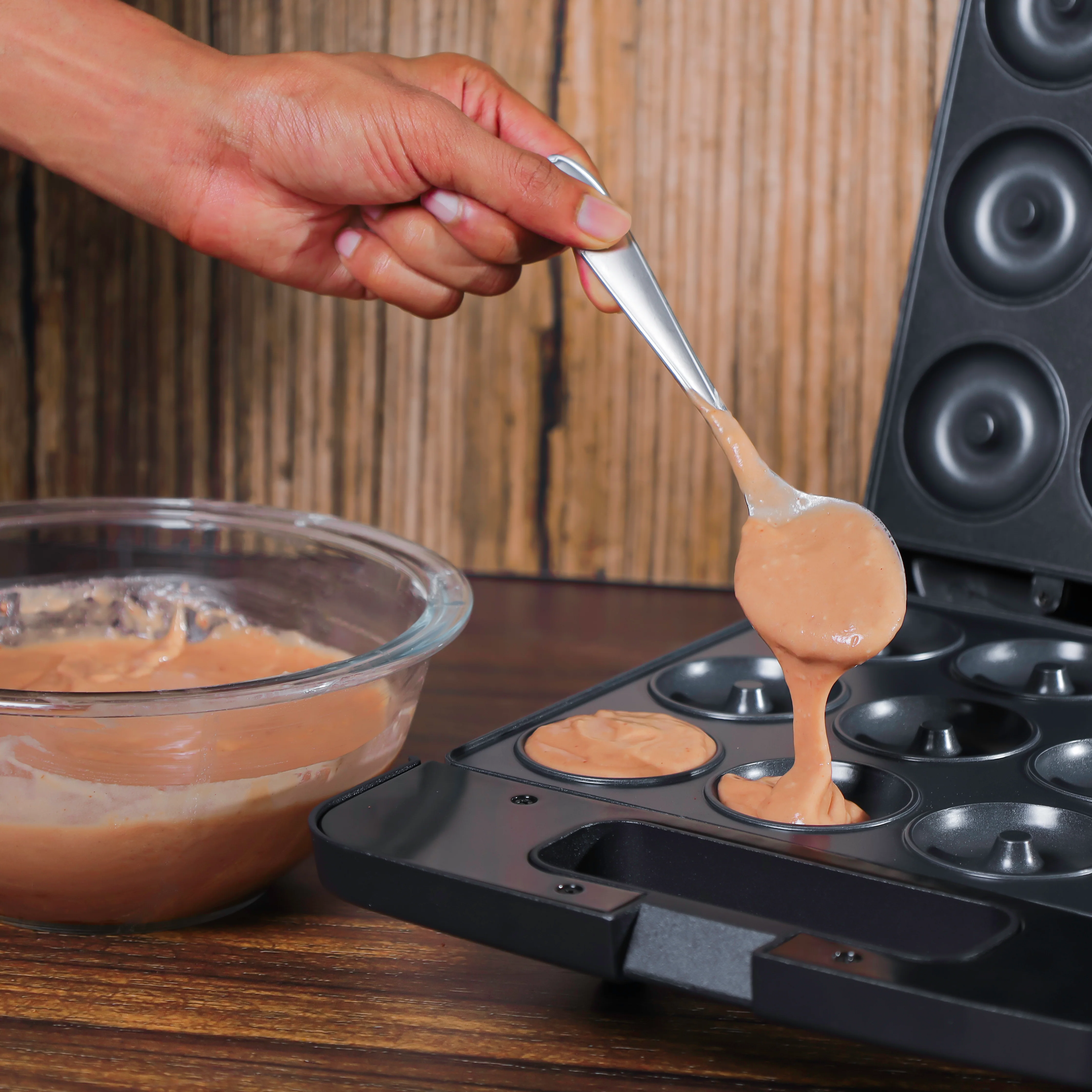 Krypton KNDM6367 12pcs Doughnut Maker with 1400W power| non-stick baking plates with power & ready indicator lights| overheat protection and easy-clean compact design| - Image 3
