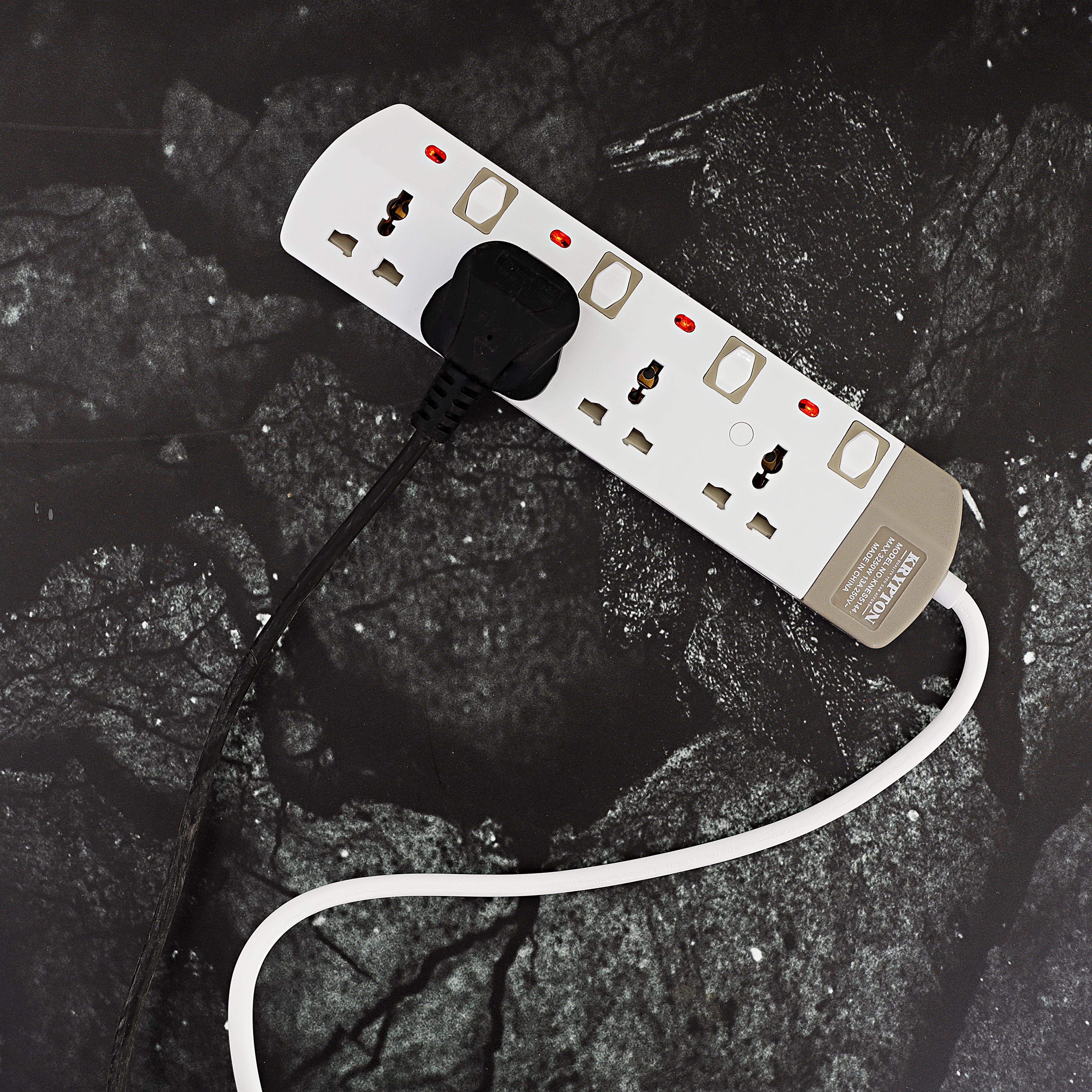 Krypton KNES5144 4 Way Extension Socket| 3M cable with 13A 250V rating and max 3250W power| Features individual switches and durable BS1363A plug for safe home use| - Image 4