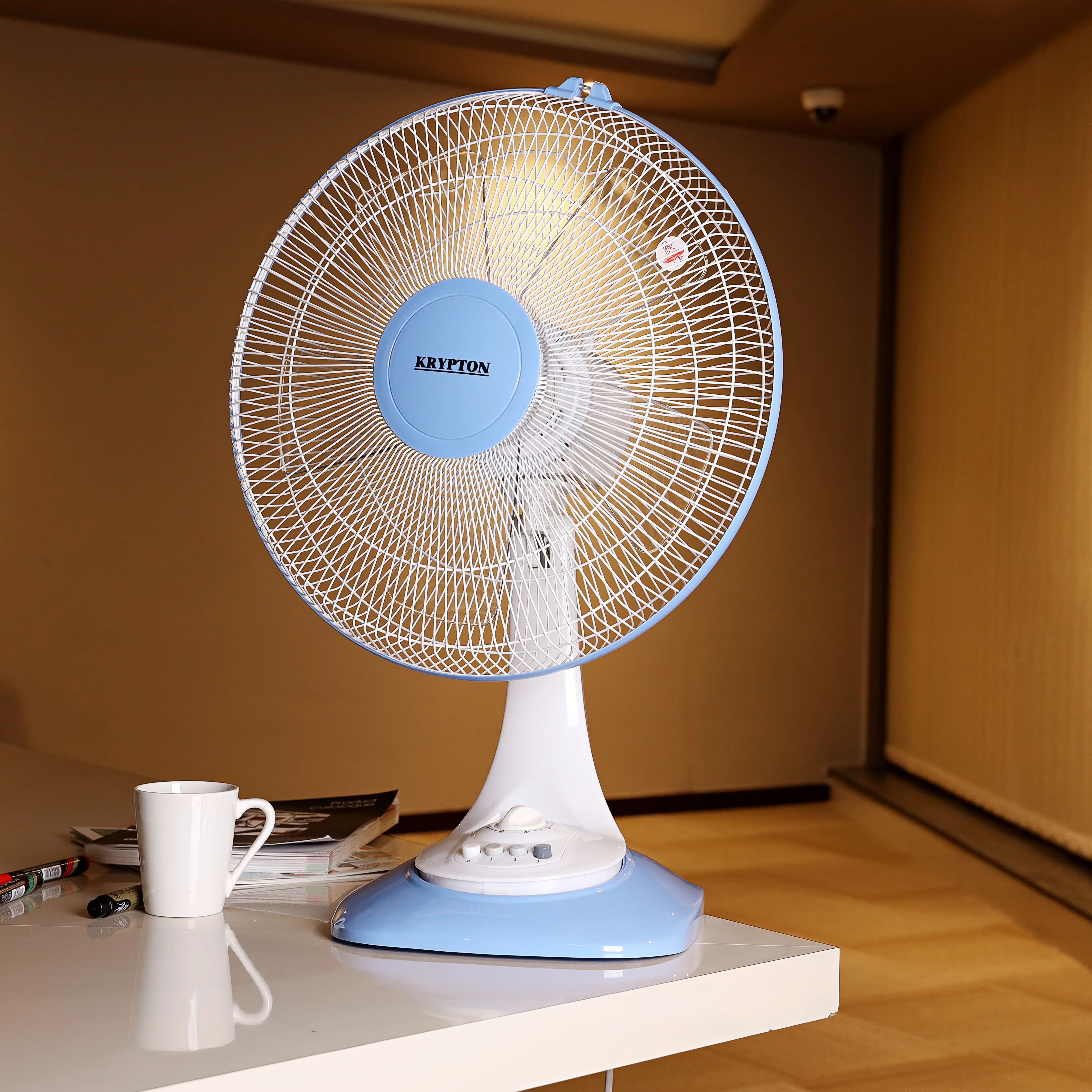 Krypton KNF6026N 16 Inch Table Fan| powerful cooling with a durable copper motor| 3 speed settings, 5 leaf blade design, and portable build ideal for indoor use| - Image 4