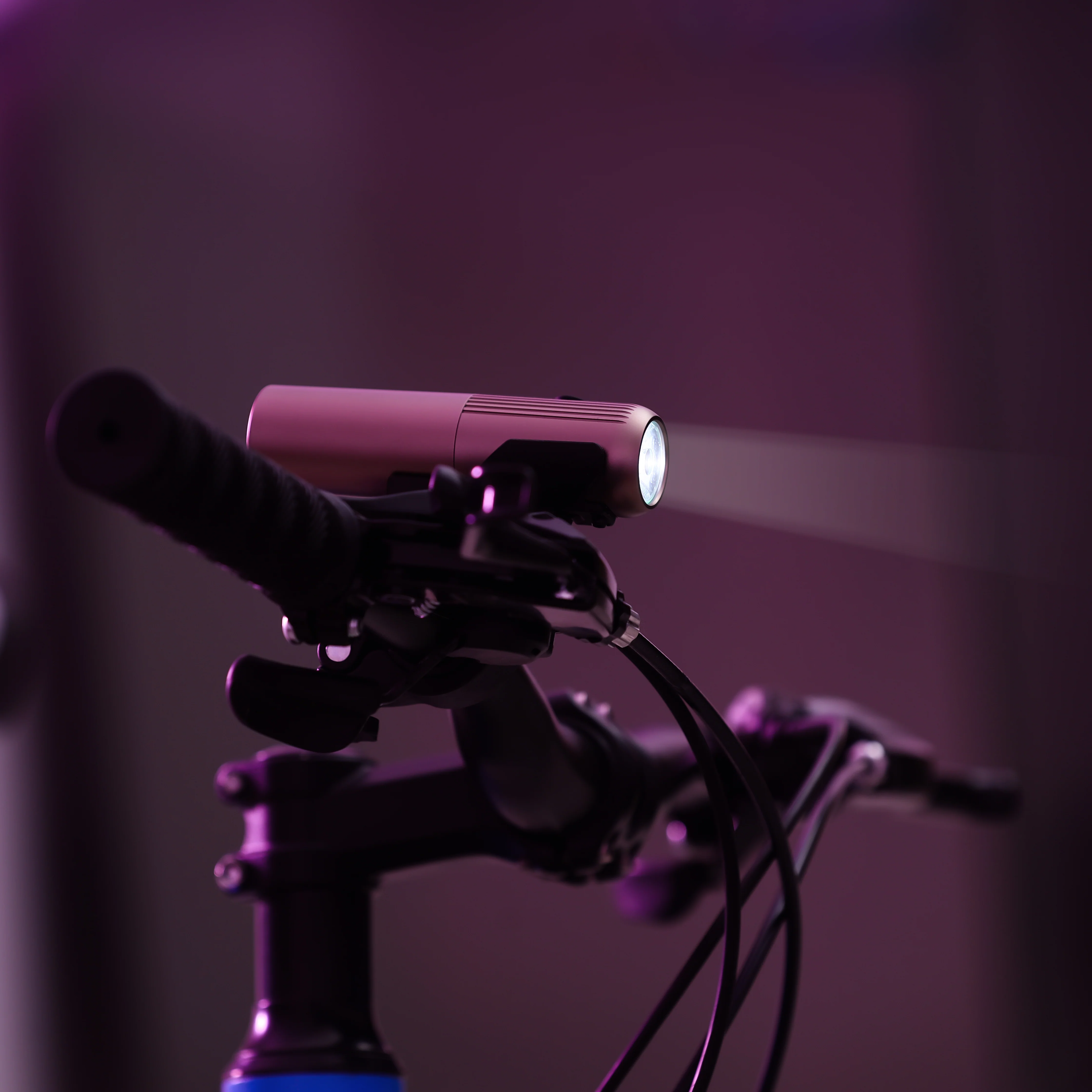 Krypton KNFL5440 Bike N Flashlight| 500 lumens brightness with 3500mAh rechargeable battery| Type-C charging, IPX6 waterproof design & aluminium body for outdoor uses| - Image 2