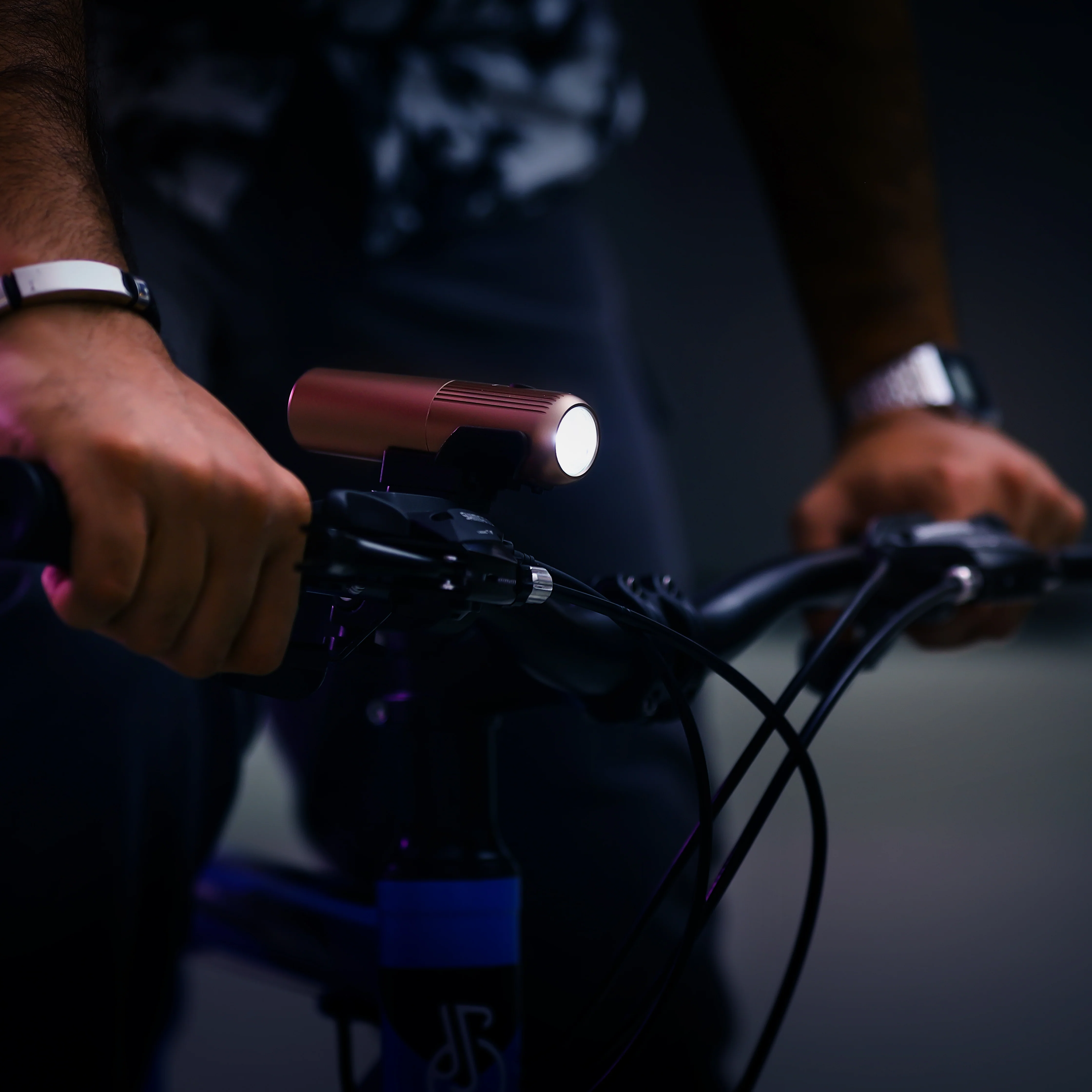 Krypton KNFL5440 Bike N Flashlight| 500 lumens brightness with 3500mAh rechargeable battery| Type-C charging, IPX6 waterproof design & aluminium body for outdoor uses| - Image 3