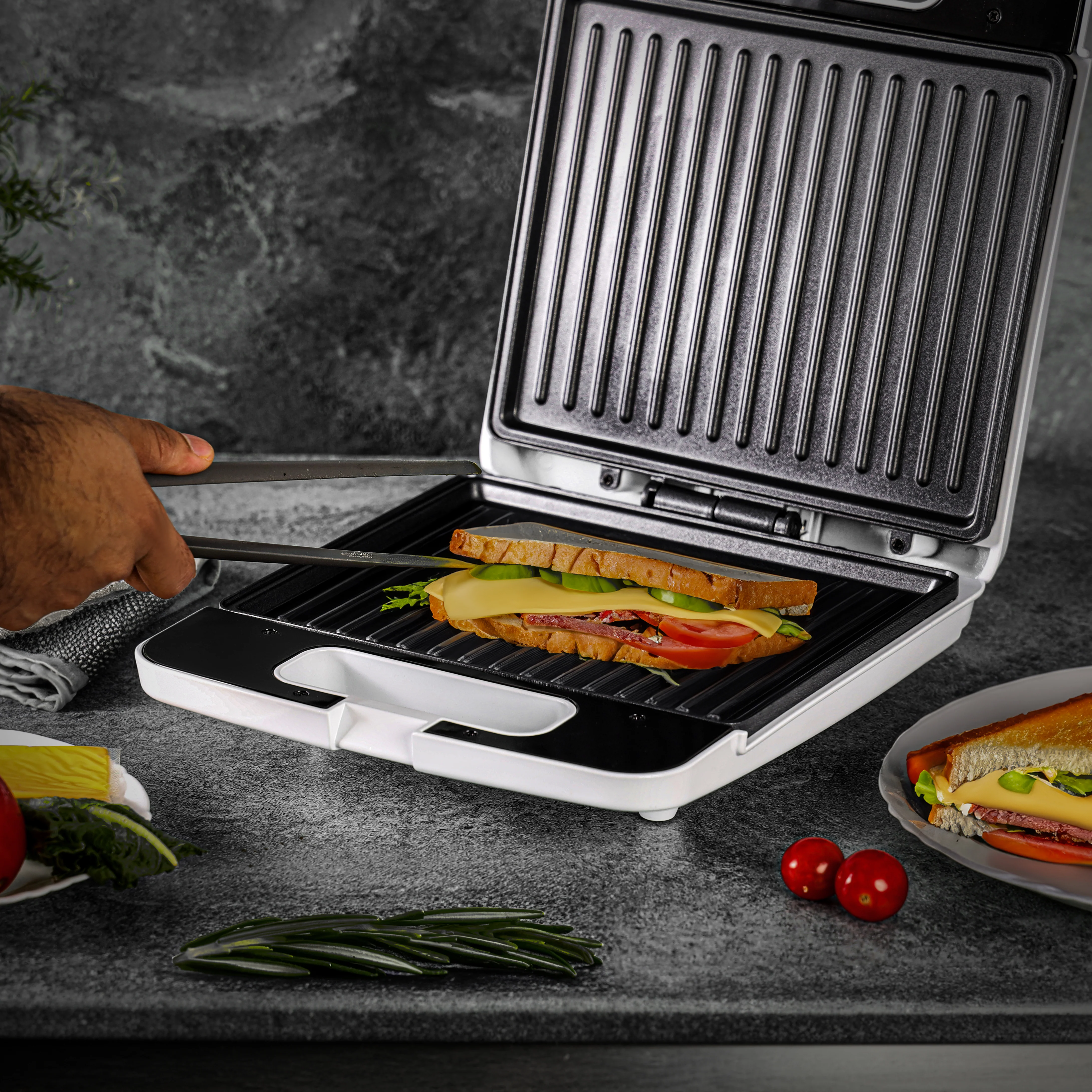 Krypton KNGM6158 Grill Maker | powerful 1400W heating, non-stick 4 slice grill plates, overheat protection, and easy-clean design for quick, safe, & convenient grilling| - Image 5