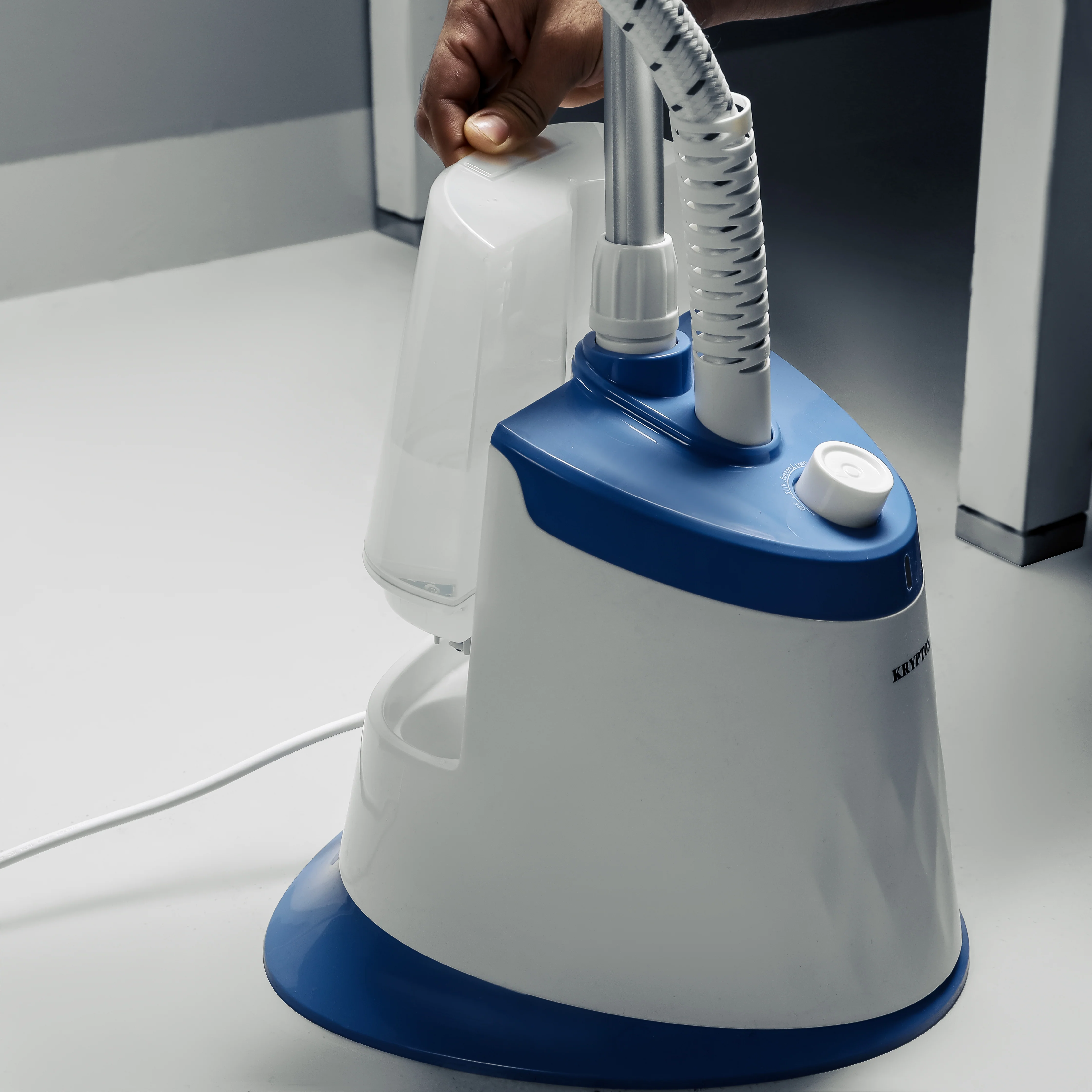 Krypton KNGS6200 Garment Steamer | features 1800W powerful steam, a 1.6L water tank, and up to 46 minutes of continuous steaming for fast, efficient wrinkle removal - Image 5