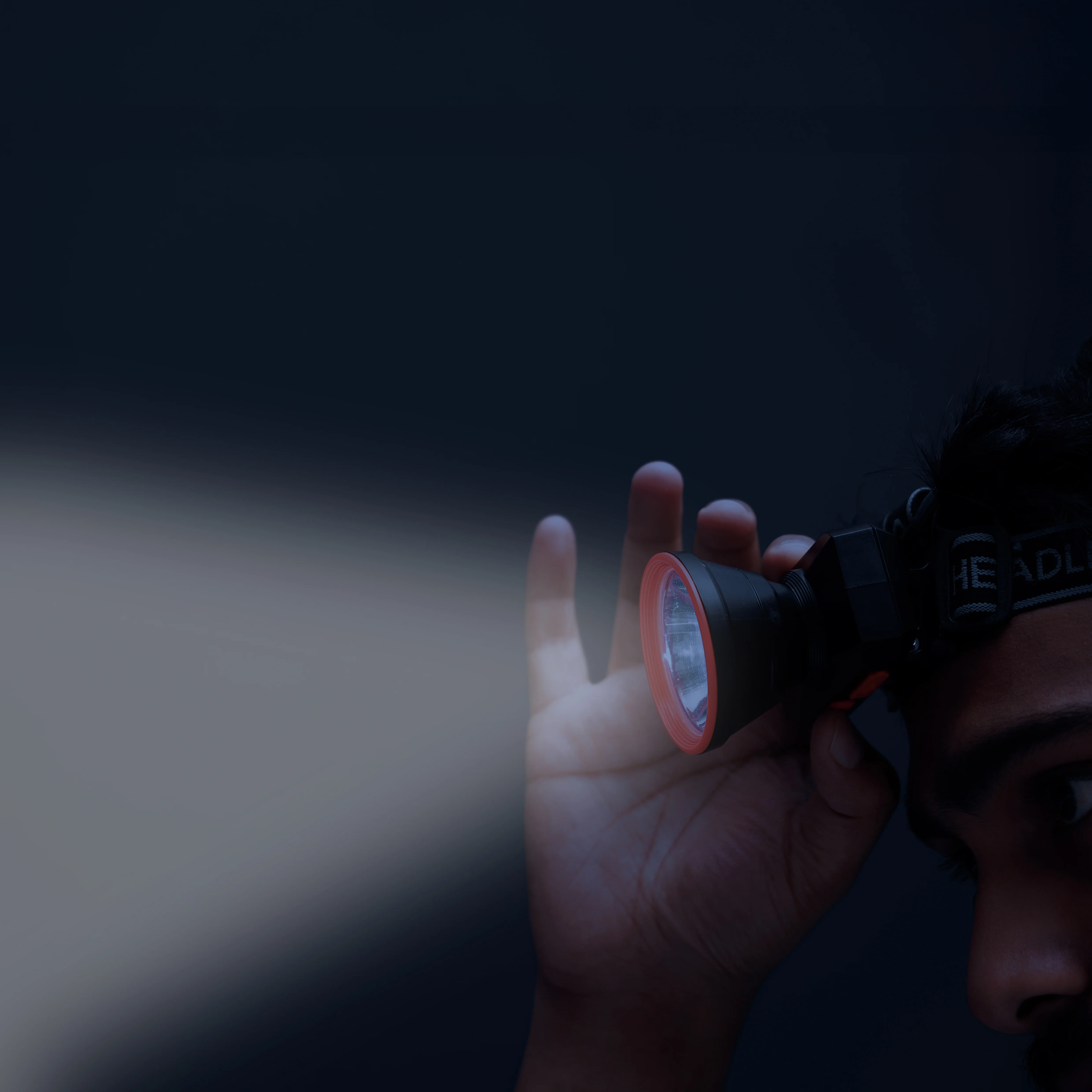 Krypton KNHL5001N rechargeable LED headlight | a powerful 2500mAh battery and Type-C fast charging, multiple lighting modes and adjustable strap for outdoor use| - Image 3