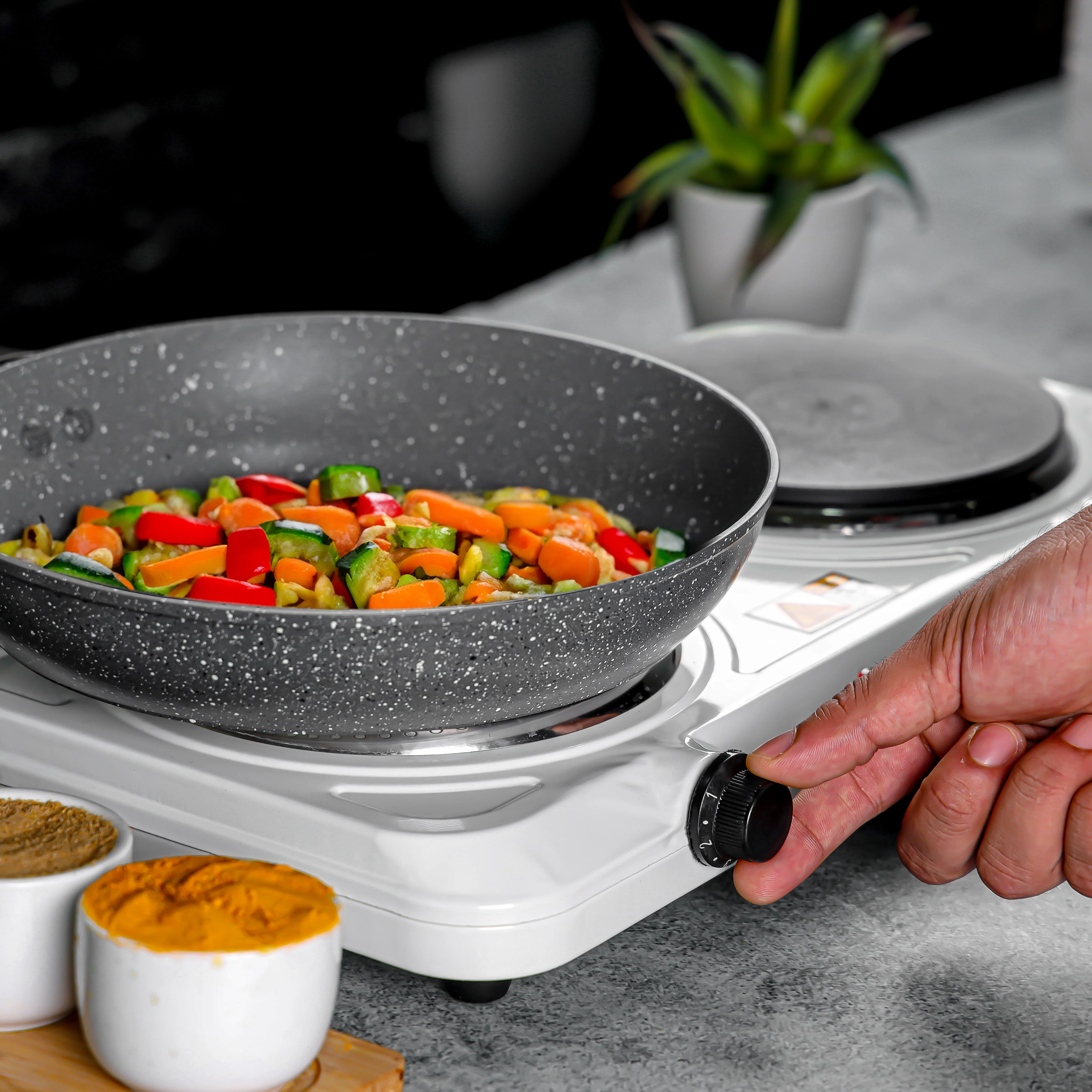 Krypton KNHP5306 Electric Double Hot Plate 2000W | dual solid plates, adjustable temperature control, overheat protection, indicator light for safe & efficient cooking| - Image 4