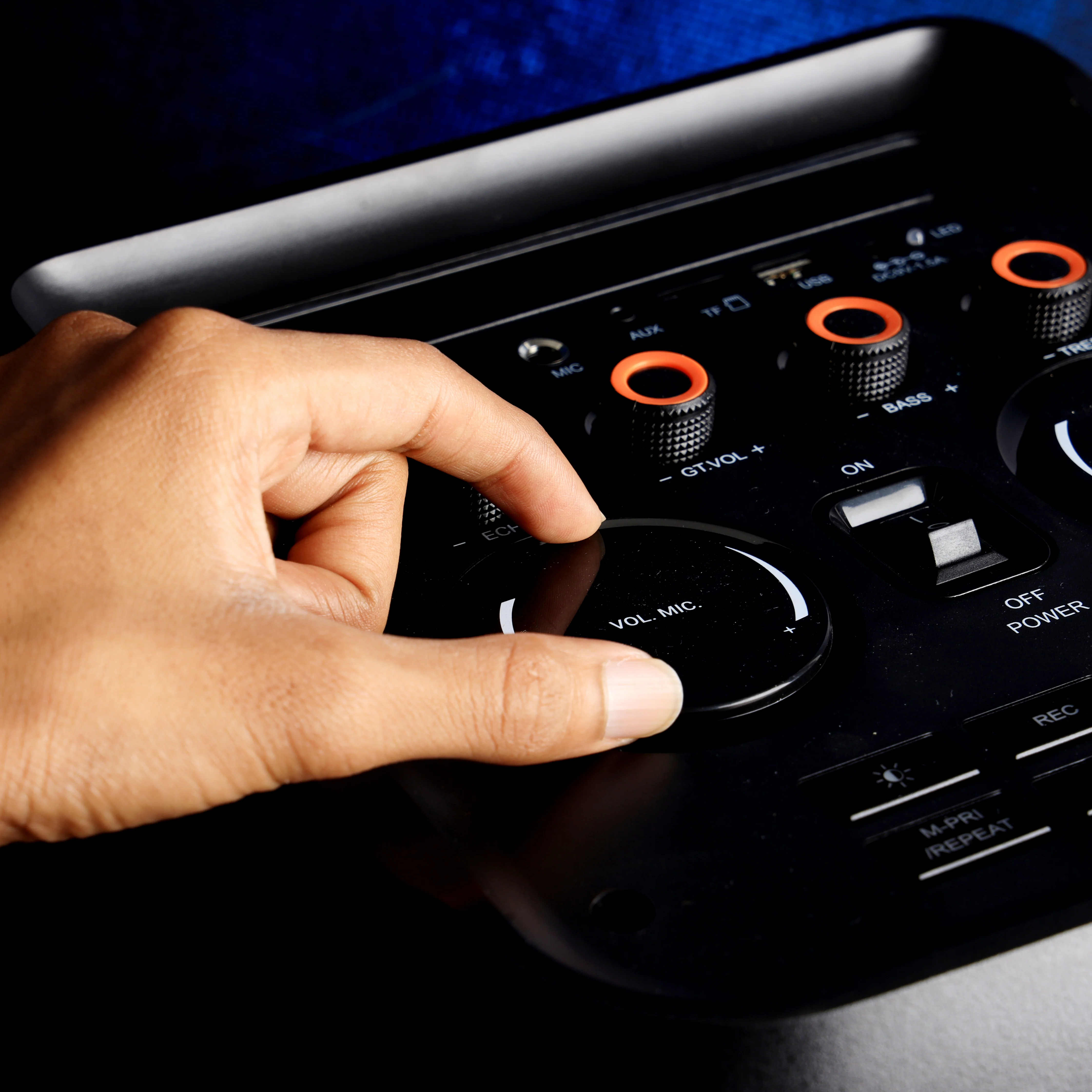 Krypton KNMS5194 Rechargeable Professional Speaker with wireless mic| Bluetooth streaming, TWS pairing, USB/FM playback, dynamic LED lights & powerful dual 6.5” drivers - Image 4