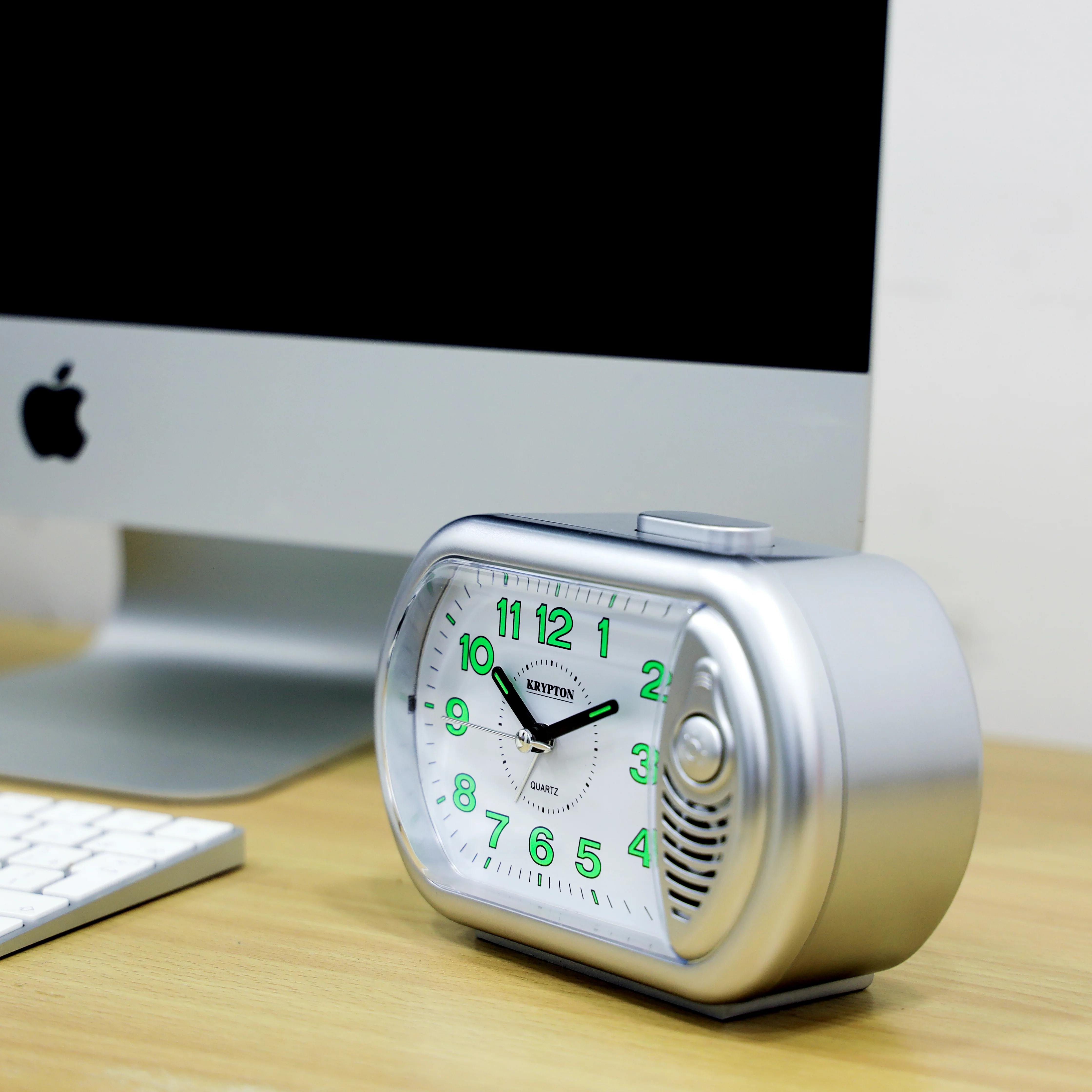 Krypton KNWC6292 Bell Alarm Clock| loud alarm, luminous hands and stylish design| beep and light functions, and reliable battery operation for easy everyday use| - Image 4
