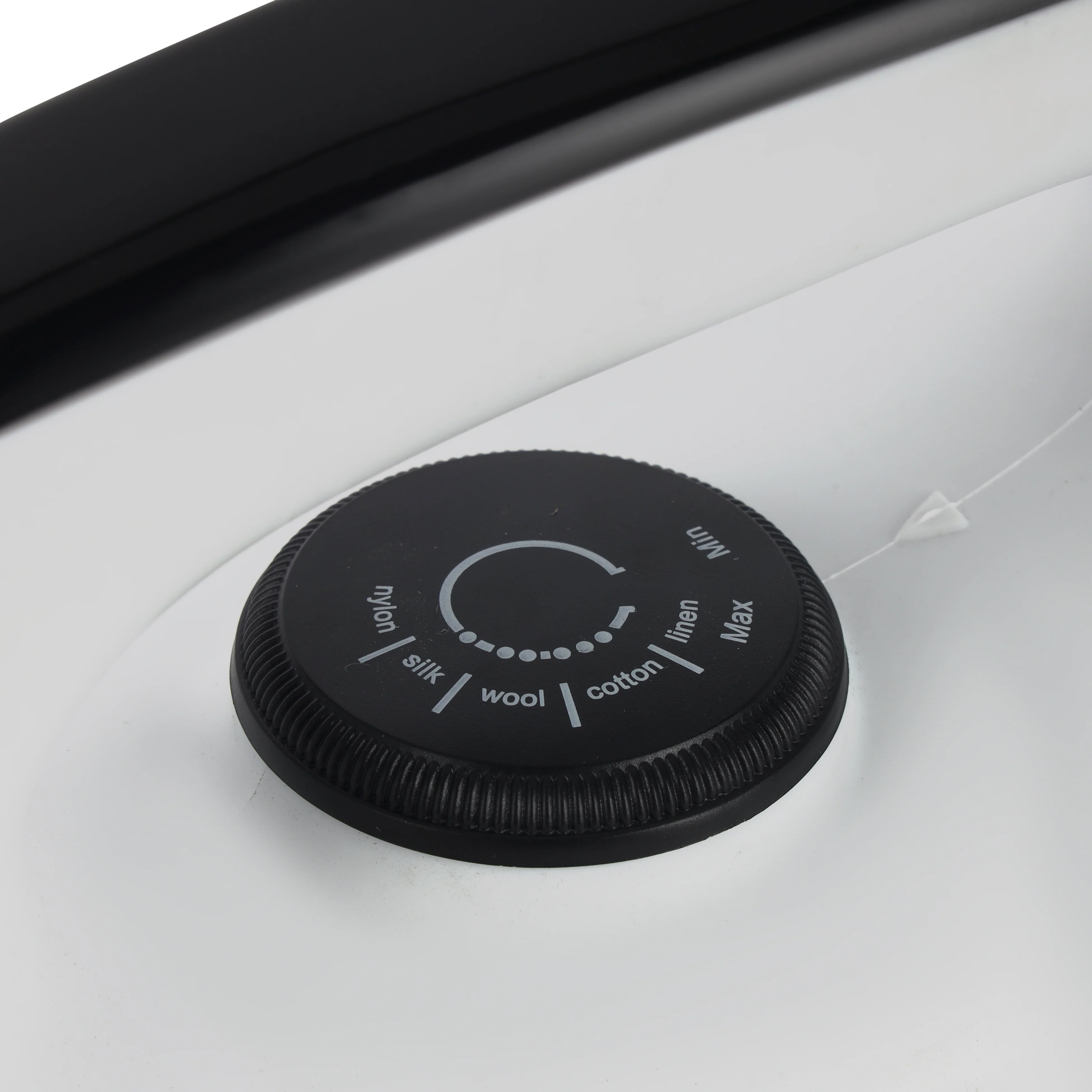 Olsenmark Heavy Duty Dry Iron- OMDI1716/ Ironing Machine with Ceramic Coating Soleplate, Adjustable Temperature Setting, Suitable for All Kinds of Fabric/ Equipped with Safety Features and Pilot Lamp/ 2 Years Warranty, White and Black - Image 8