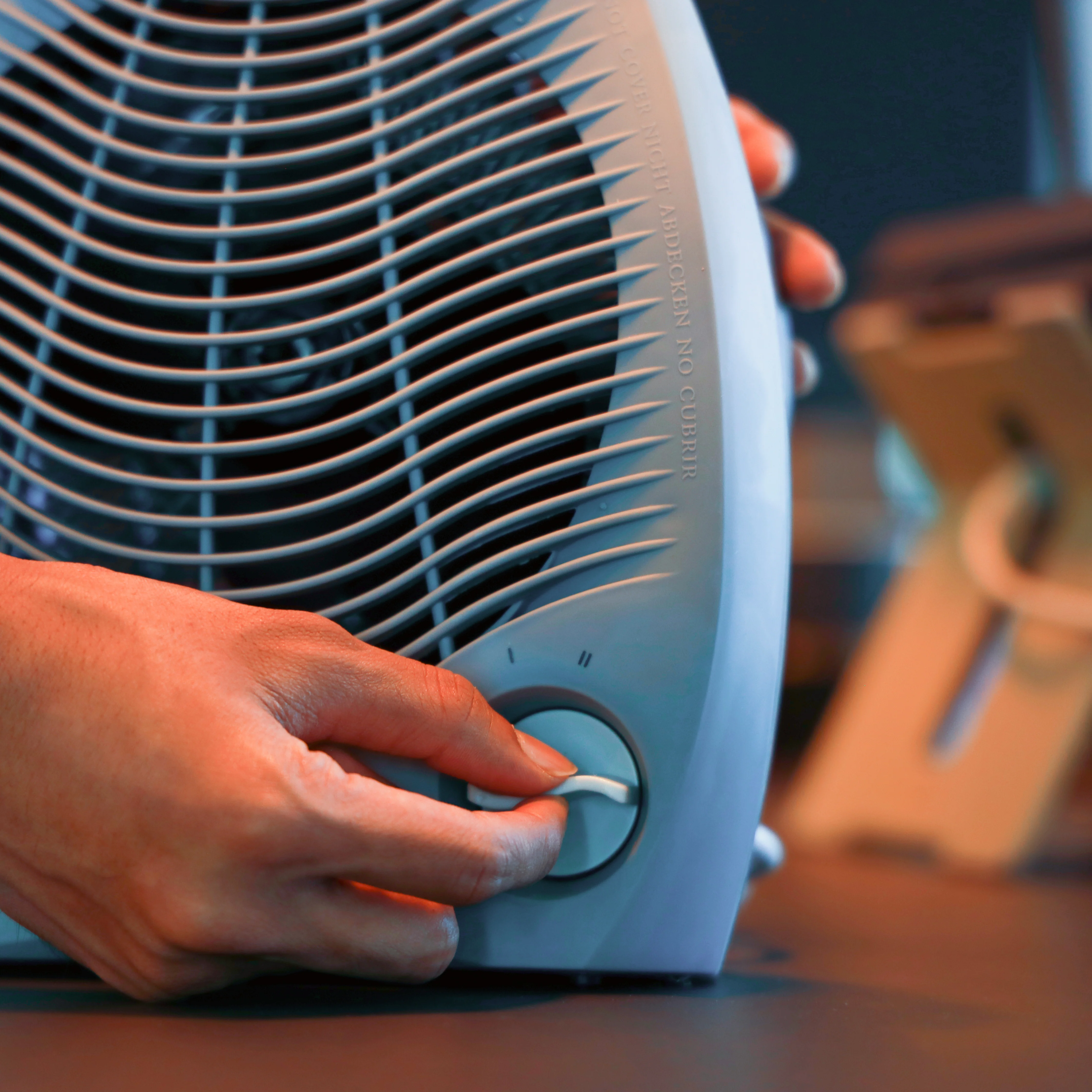 Olsenmark OMFH1635 Fan Heater| powerful 2000W heating with compact portable design| durable PP material, lightweight 1kg build and AC 220-240V 50/60Hz operation| - Image 4