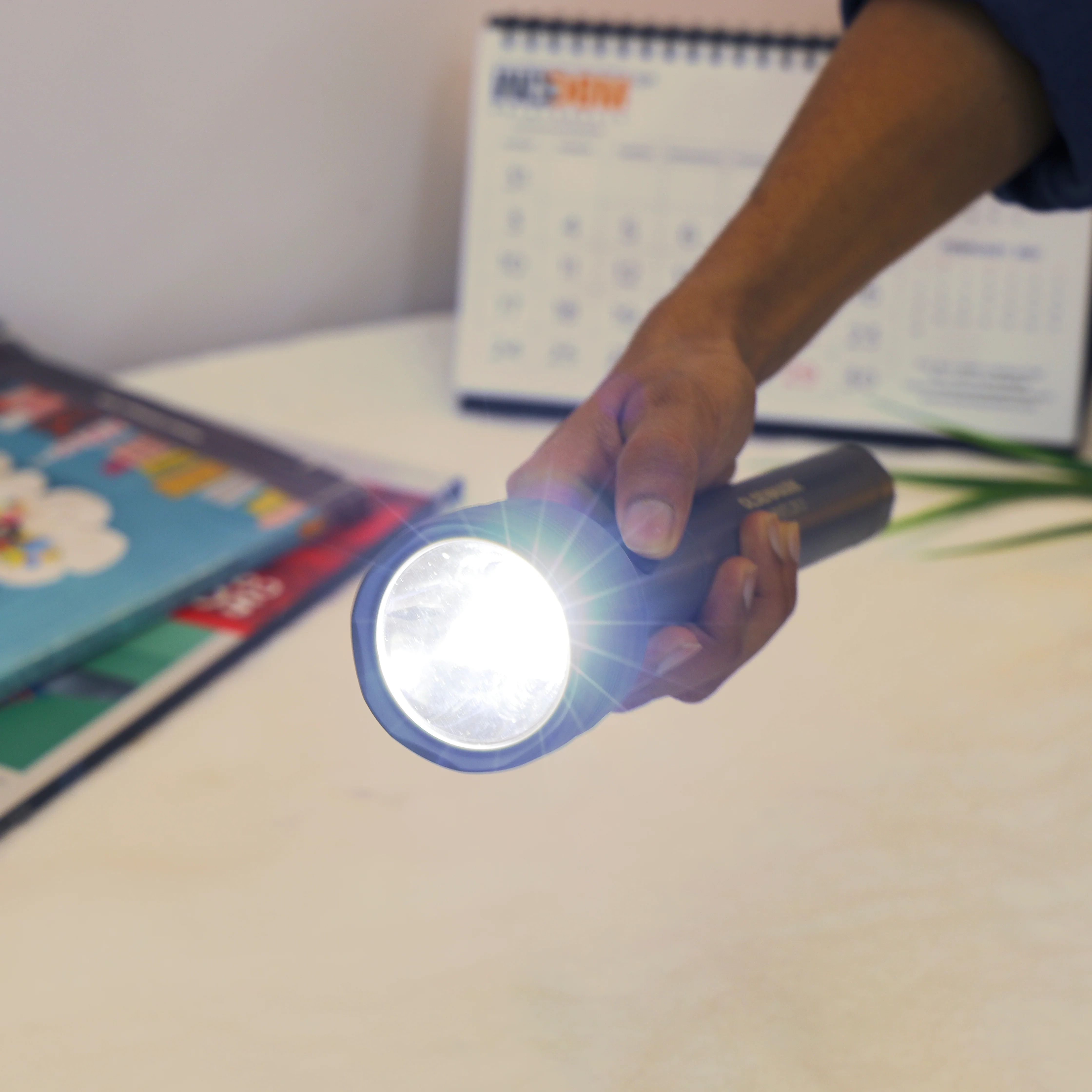 Olsenmark OMFL2813 Rechargeable LED Flashlight| 3-in-1 design, 3W Cree XPE LED & USB Type-C charging| 3000mAh battery, ultra-high lumens & up to 8-hour runtime| - Image 3