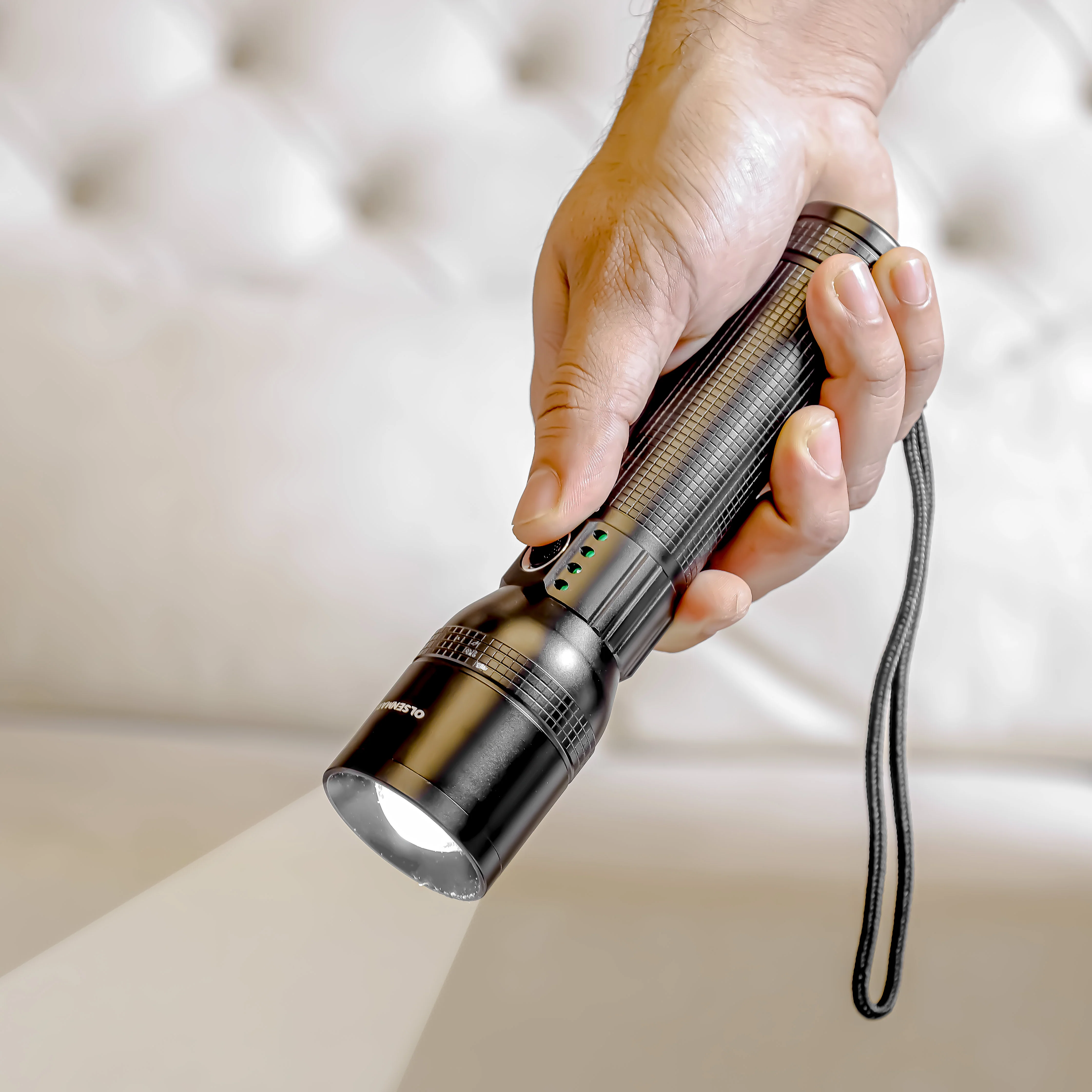 Olsenmark OMFL2814 LED Flashlight| Power Bank features 2500 lumens Cree LED & 5000mAh Li-ion battery| Type-C charging, aircraft aluminum body & multiple lighting modes| - Image 3