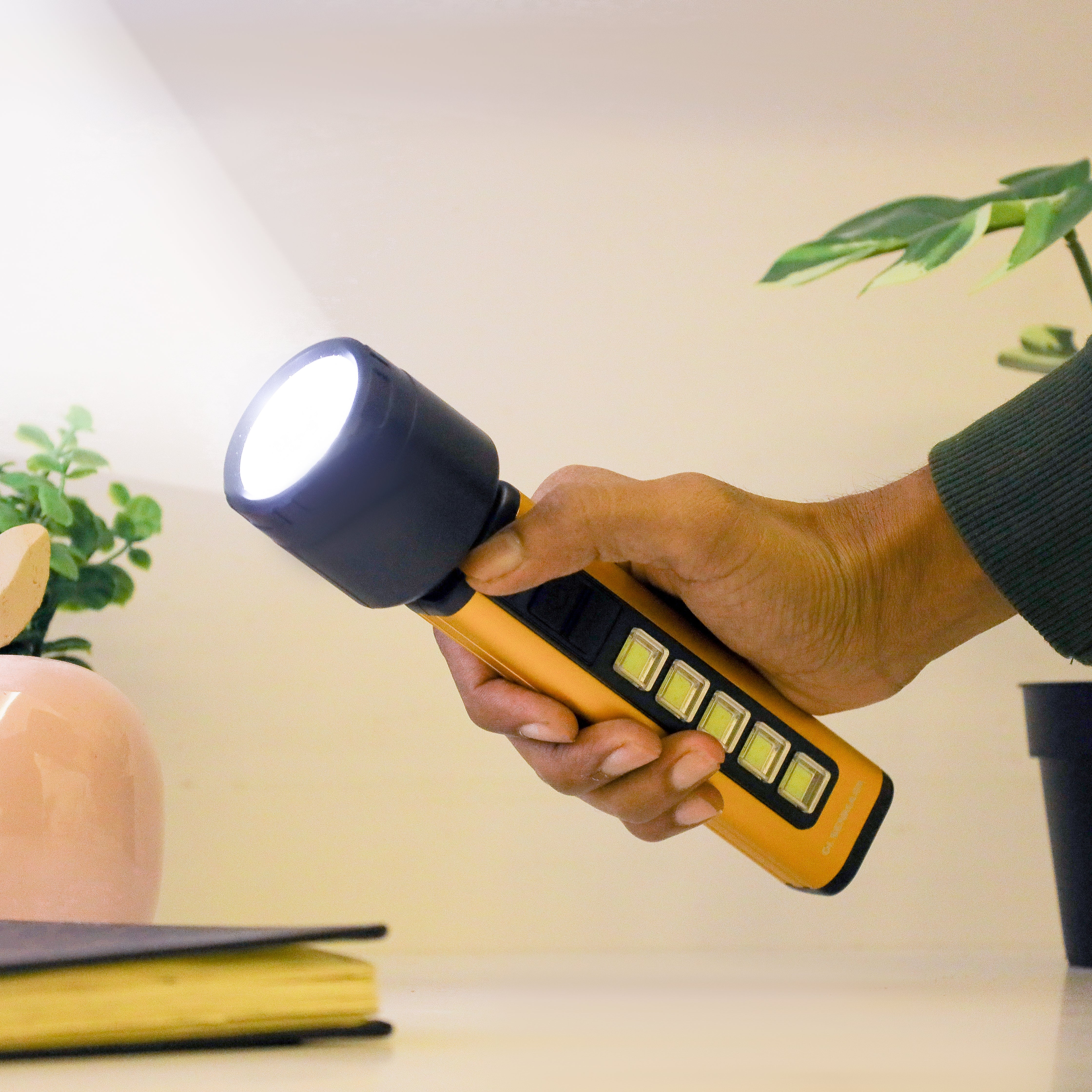 Olsenmark OMFL2816 Rechargeable LED Flashlight| hi-power LED, 5 COB side lights & 1200mAh Li-ion battery| USB charging, multiple light modes and durable ABS body| - Image 4