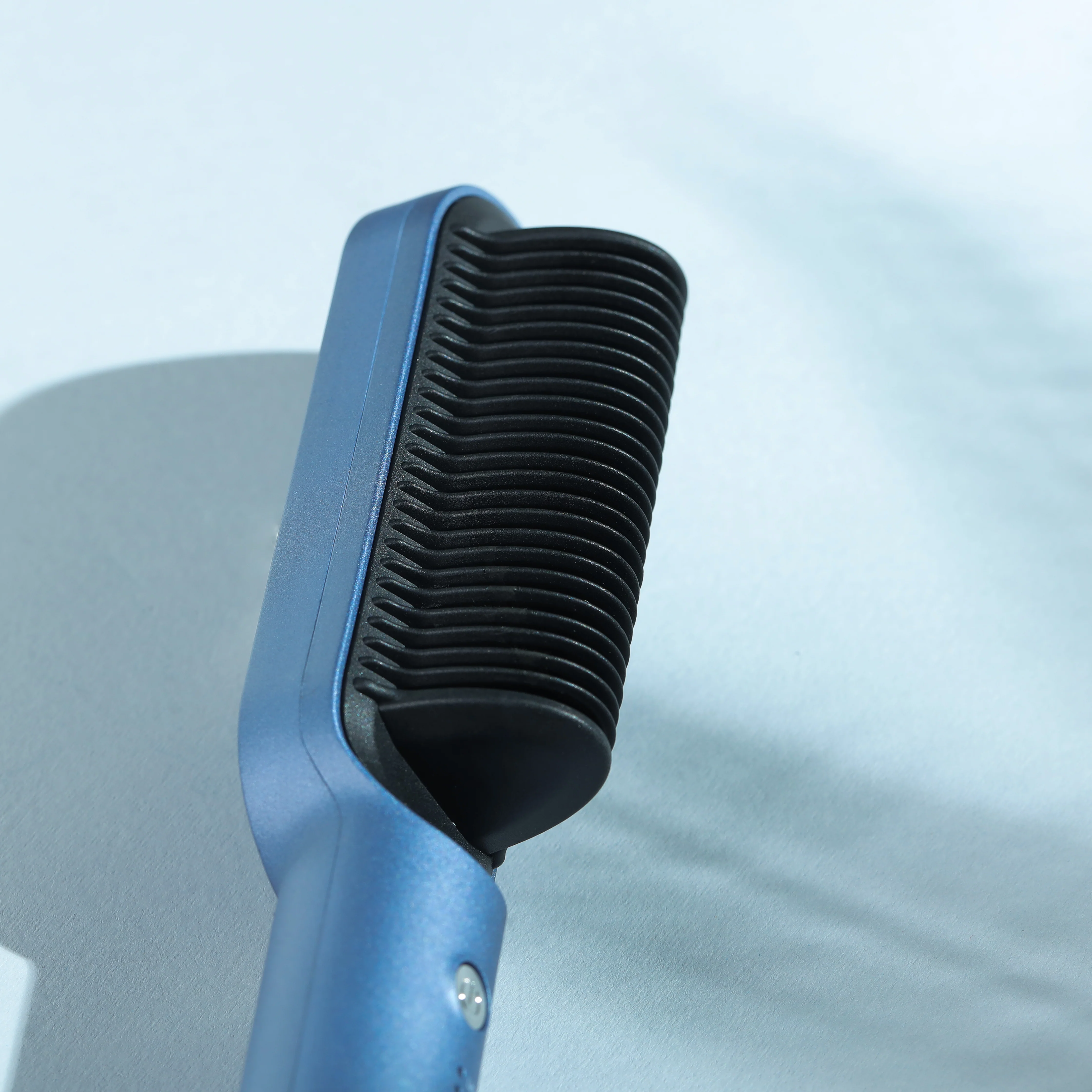 Olsenmark OMH4001 Hair Straightener Comb | 5 adjustable temperature settings with ceramic plates| rapid even heat, and 360° anti-winding swivel cord for easy styling| - Image 4