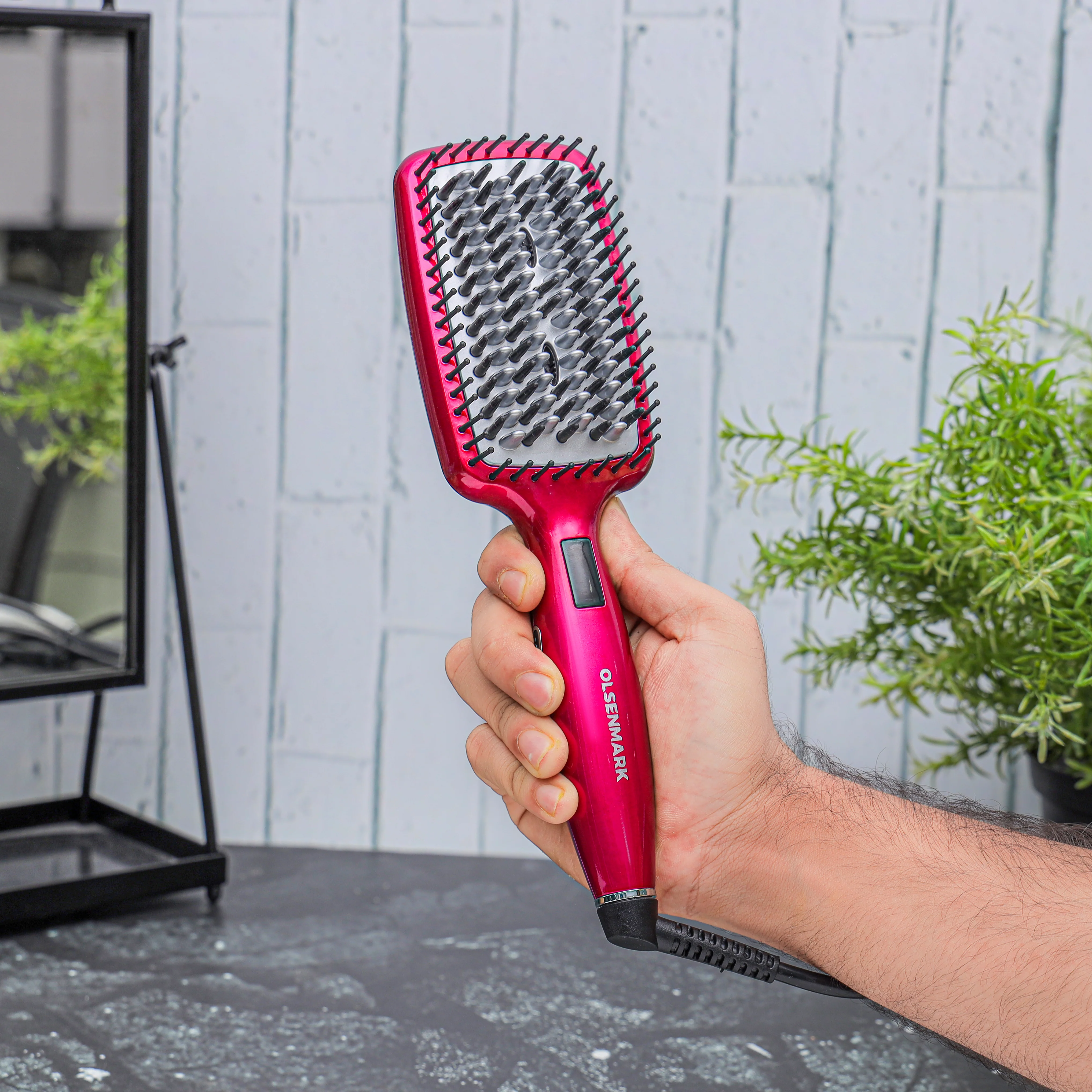 Olsenmark OMH4103 Digital Hair Straightener Brush 50W| ceramic coating comb & PTC heating element| digital display, 6-level temp control 130-230°C and auto-off| - Image 4