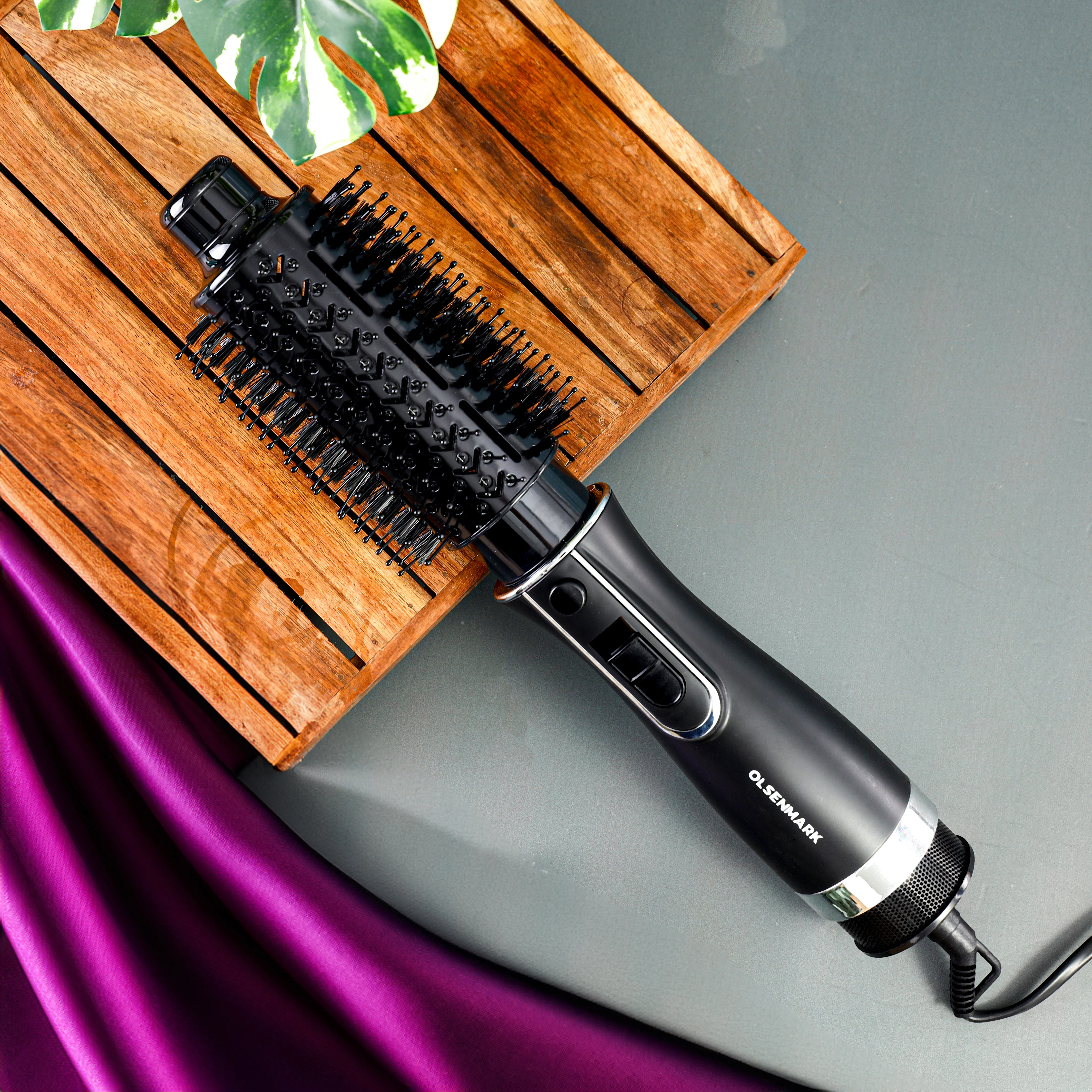 Olsenmark OMH4111 3 in 1 Hot Hairbrush 800W| styling, curling, drying & big round brush| 1 speed setting, 3 heat settings, cool shot function, 360° swivel cord| - Image 4