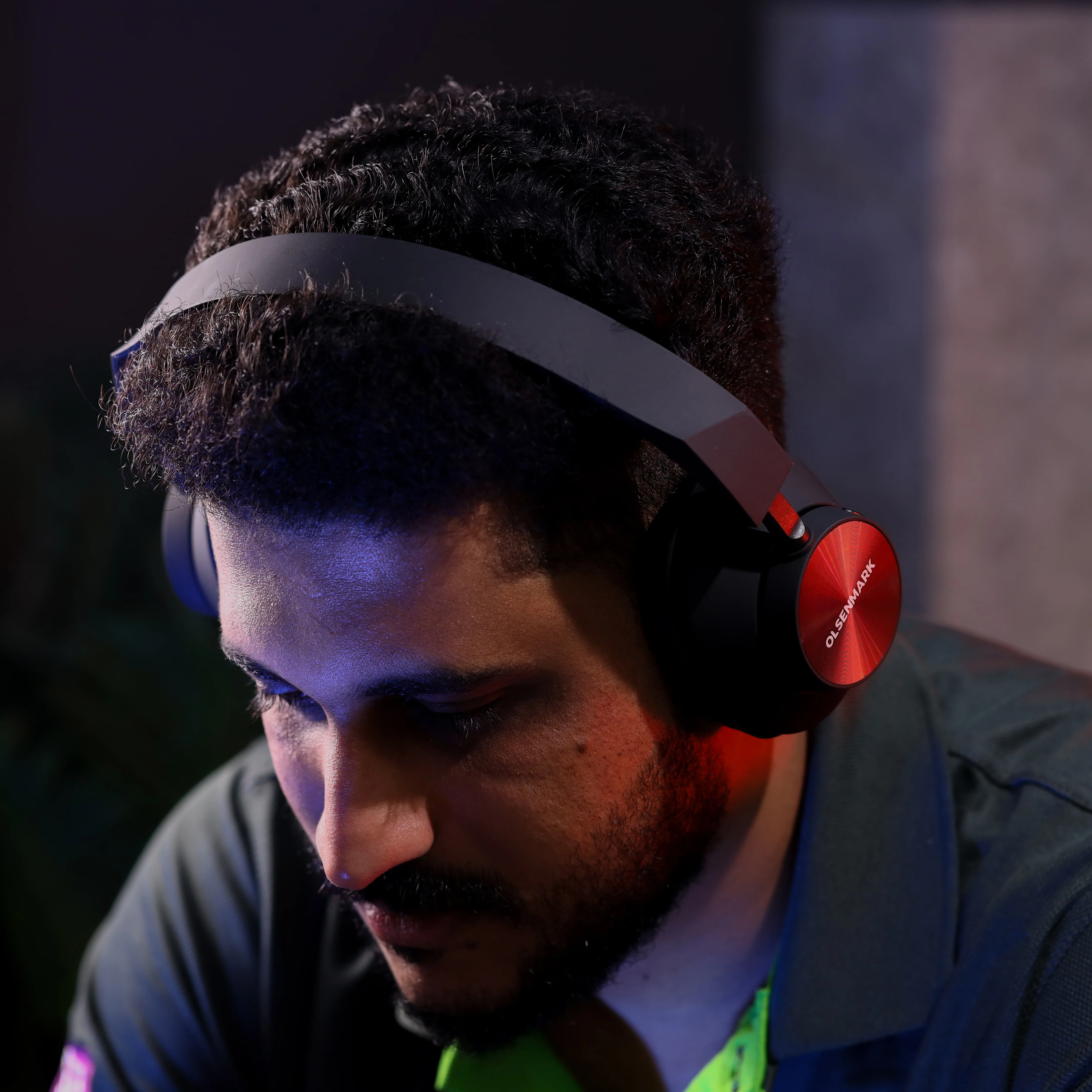 Olsenmark OMHP1249 Wireless Headphone| Type-C charging, HD sound & AUX support| in-line mic, Bluetooth 5.3, 10m range, 8h playtime, 120h standby and power save| - Image 3