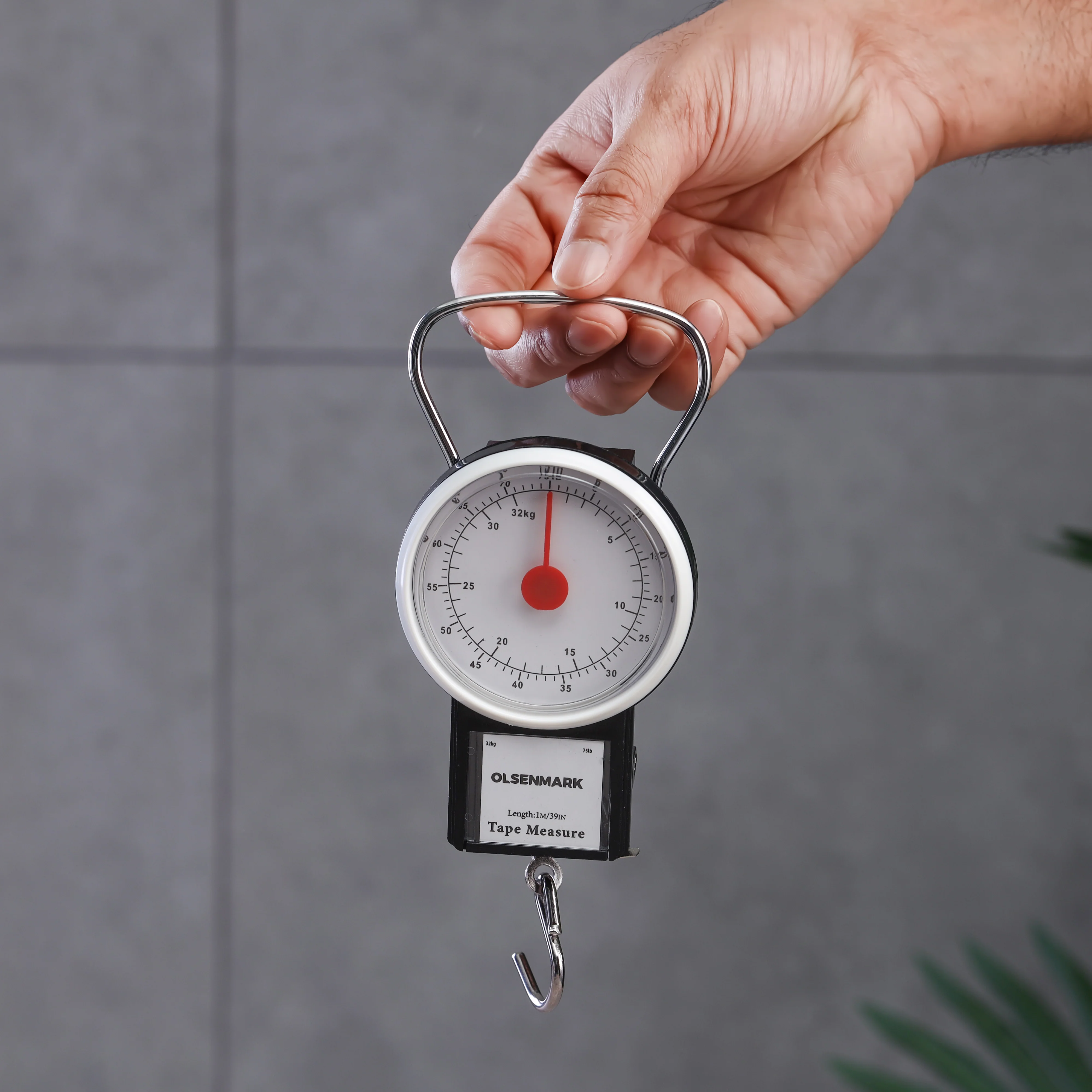 Olsenmark OMLS2359 Mechanical Luggage Scale with Tape Measure| 32kg/75lb capacity, 1m soft tape & dual kg/lb units| comfort grip handle and steel hook, no battery needed| - Image 2