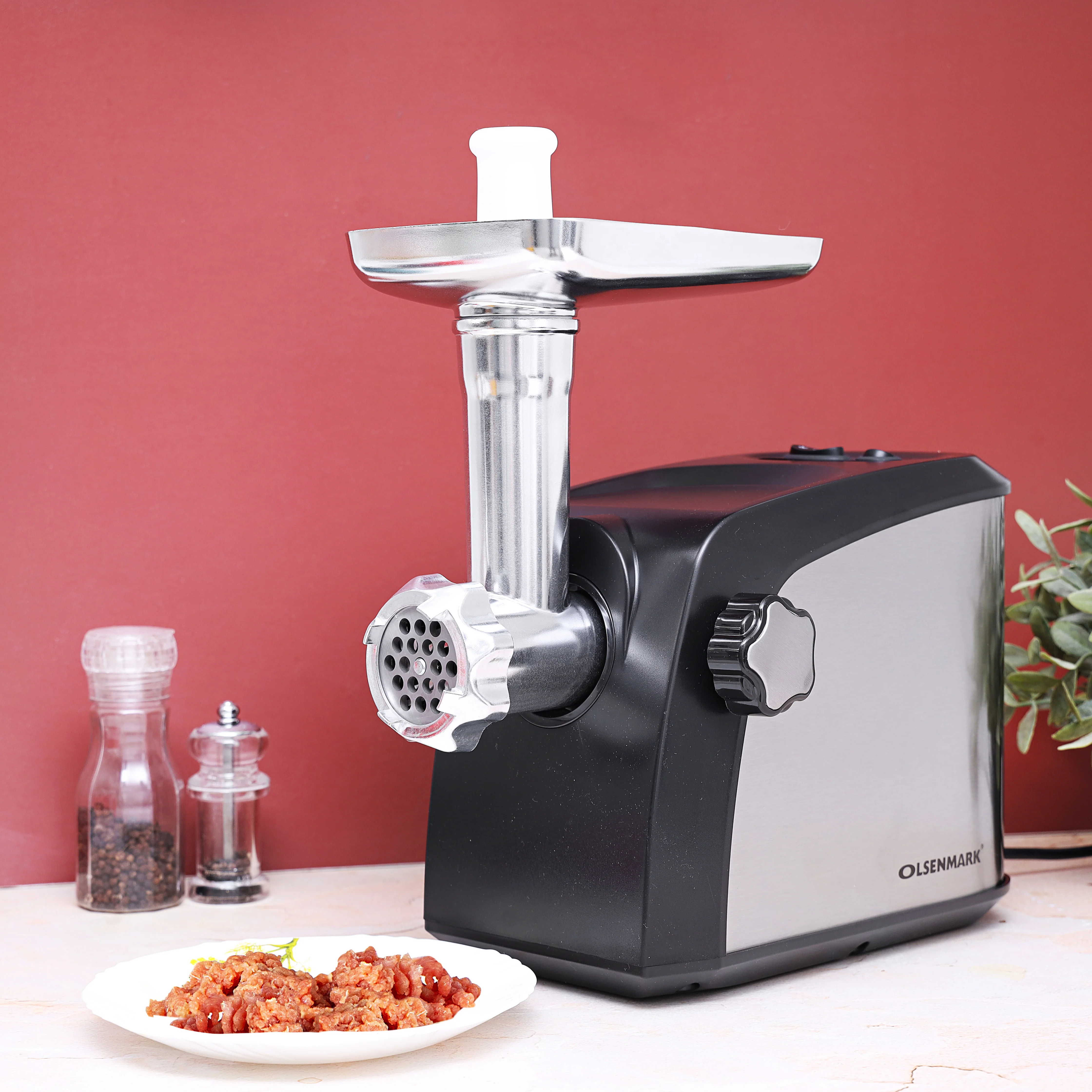 Olsenmark OMMG2309 Meat Grinder 1800W Max | stainless steel blade with 1kg/min capacity| reverse function, low noice, 3 cutting plates and sausage, kubbe accessories| - Image 4
