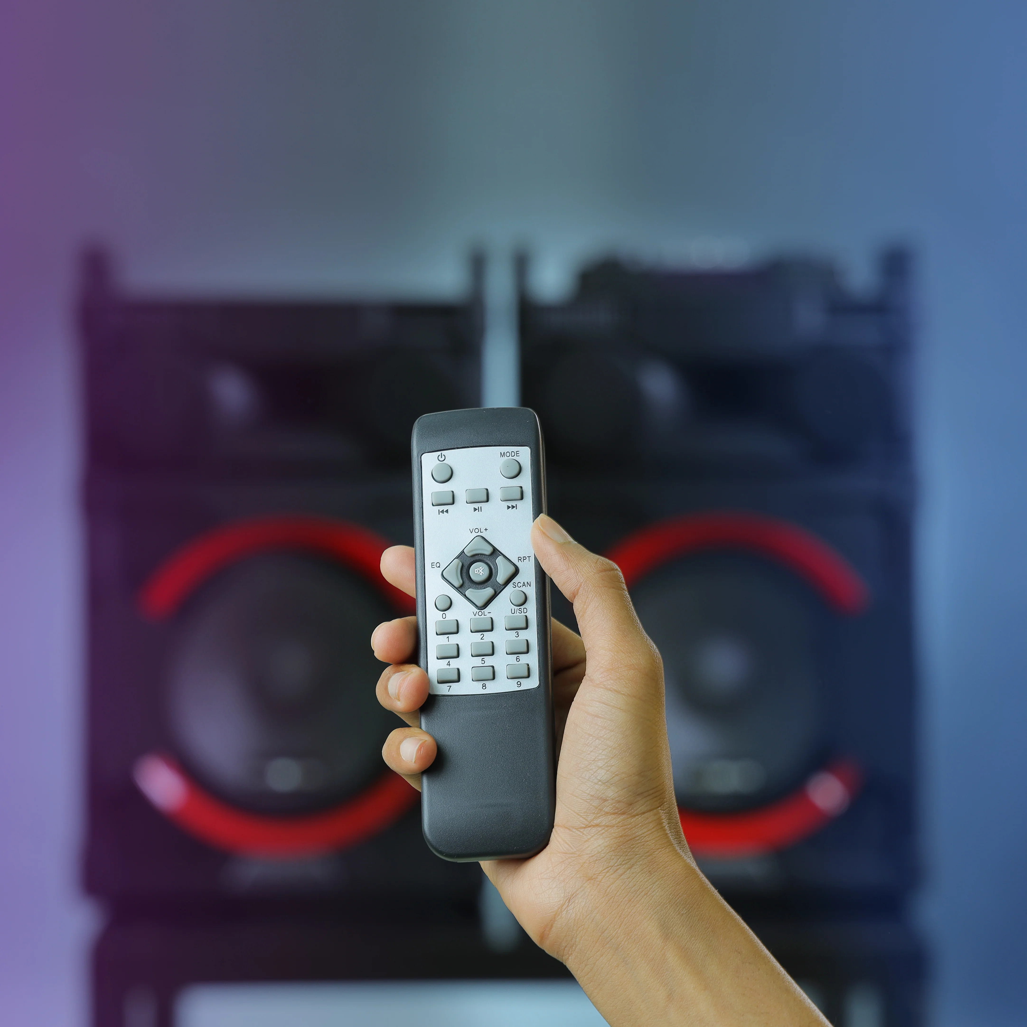 Olsenmark OMMS1294 2.0 Professional Speaker with 12” woofer| 120W x2 RMS power, Bluetooth, USB, SD and FM support| wireless mic and DJ lights, 5-Band Equalizer| - Image 2