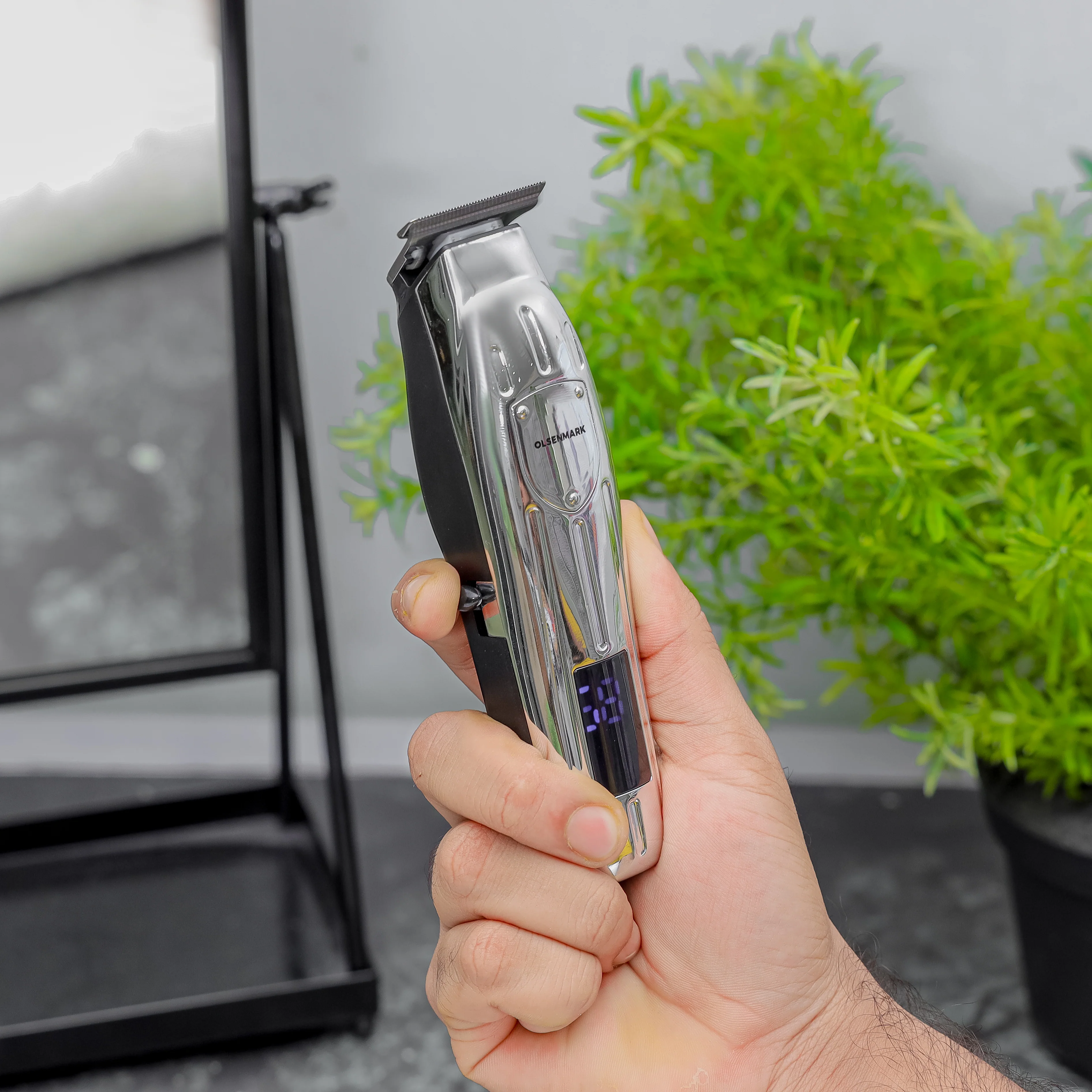Olsenmark OMTR4100 hair & beard trimmer| 6400RPM motor with LED display & sharp precision blades| 90-minute cordless runtime & DC 5V USB charging for accurate grooming| - Image 3
