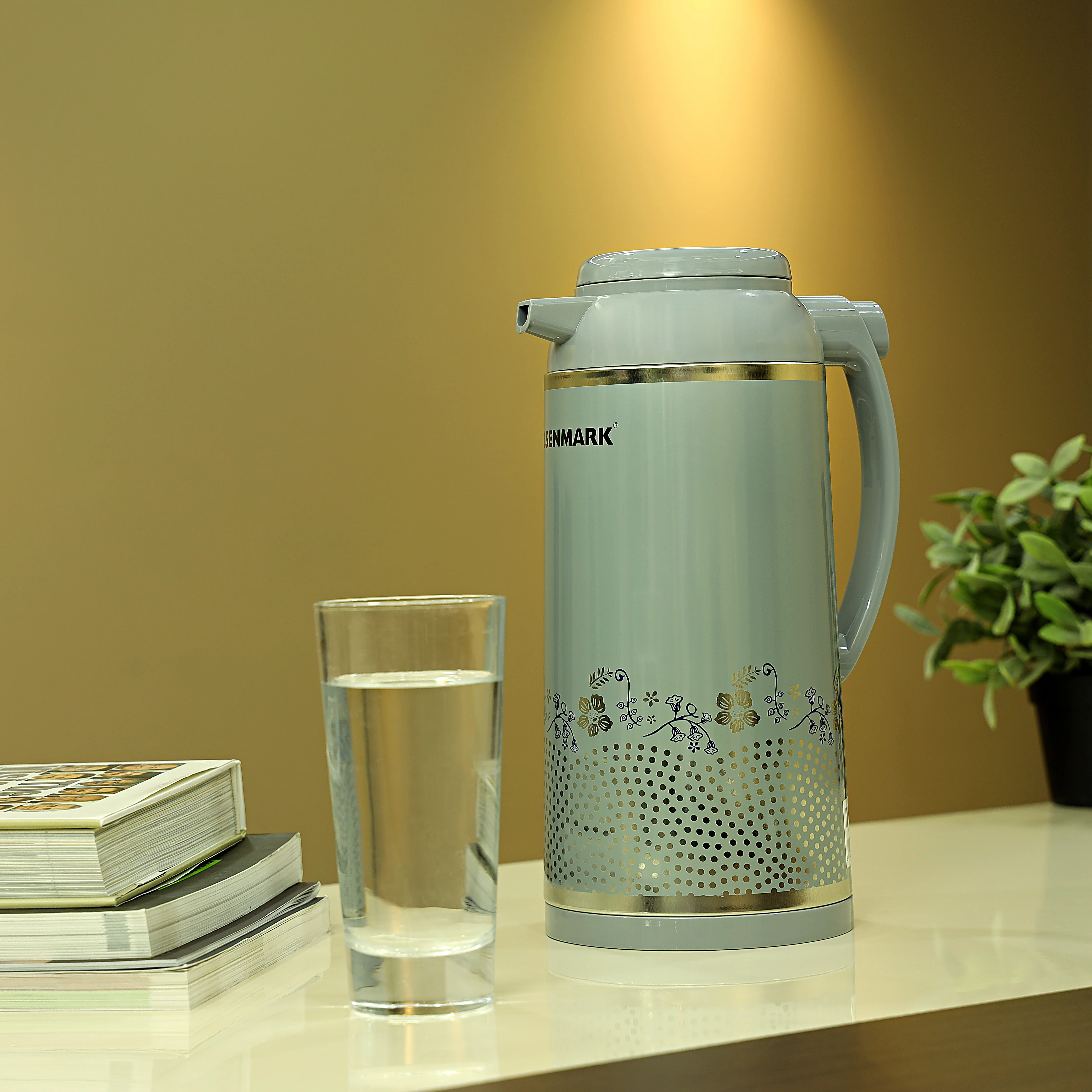 Olsenmark OMVF2416 Hot & Cold Vacuum Flask 1L| vacuum glass inner, keeps beverages hot or cold up to 24 hours| durable design, easy to clean, for home & travel| - Image 4